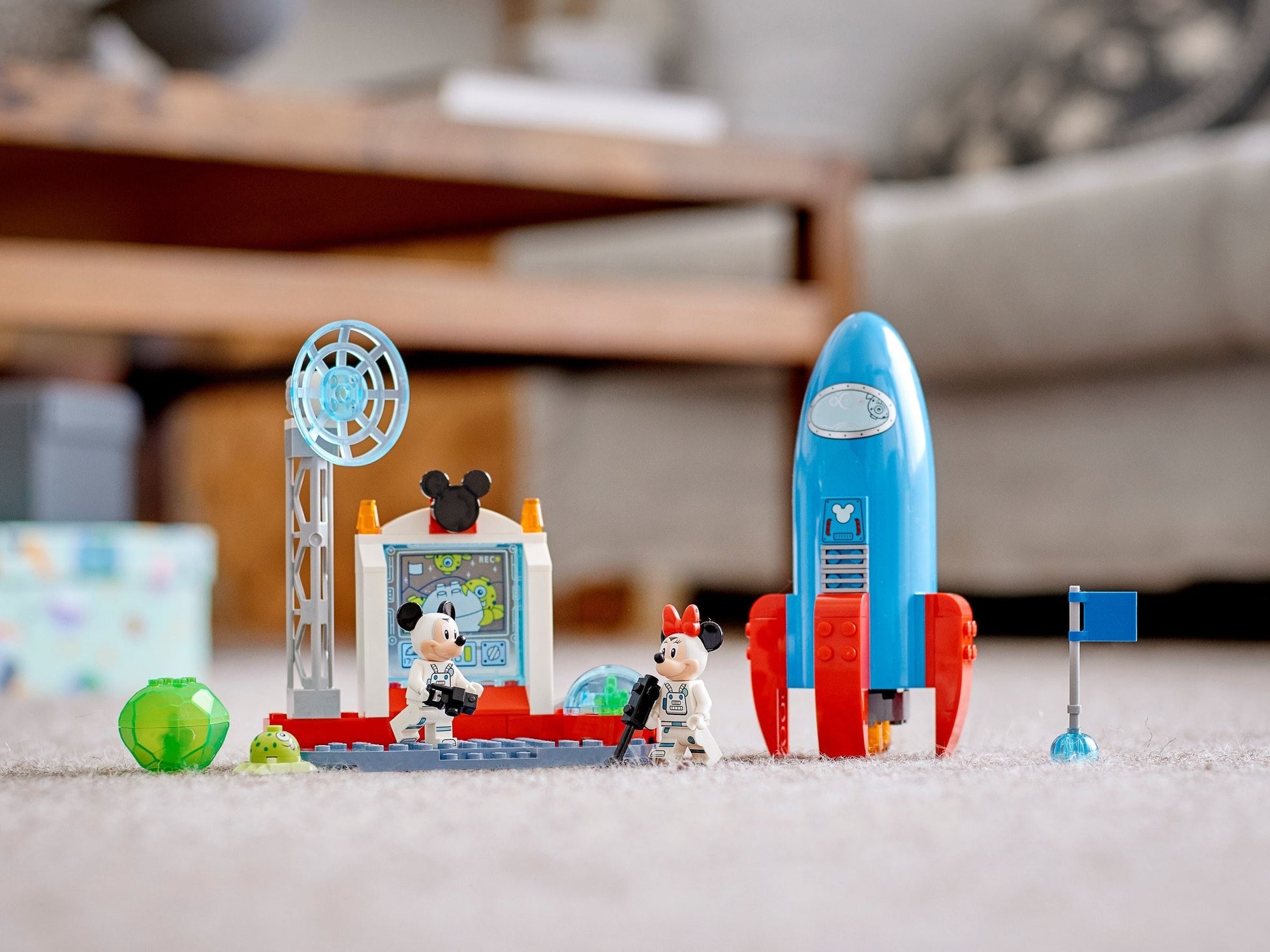 Mickey Mouse & Minnie Mouse's Space Rocket | Disney | 10774