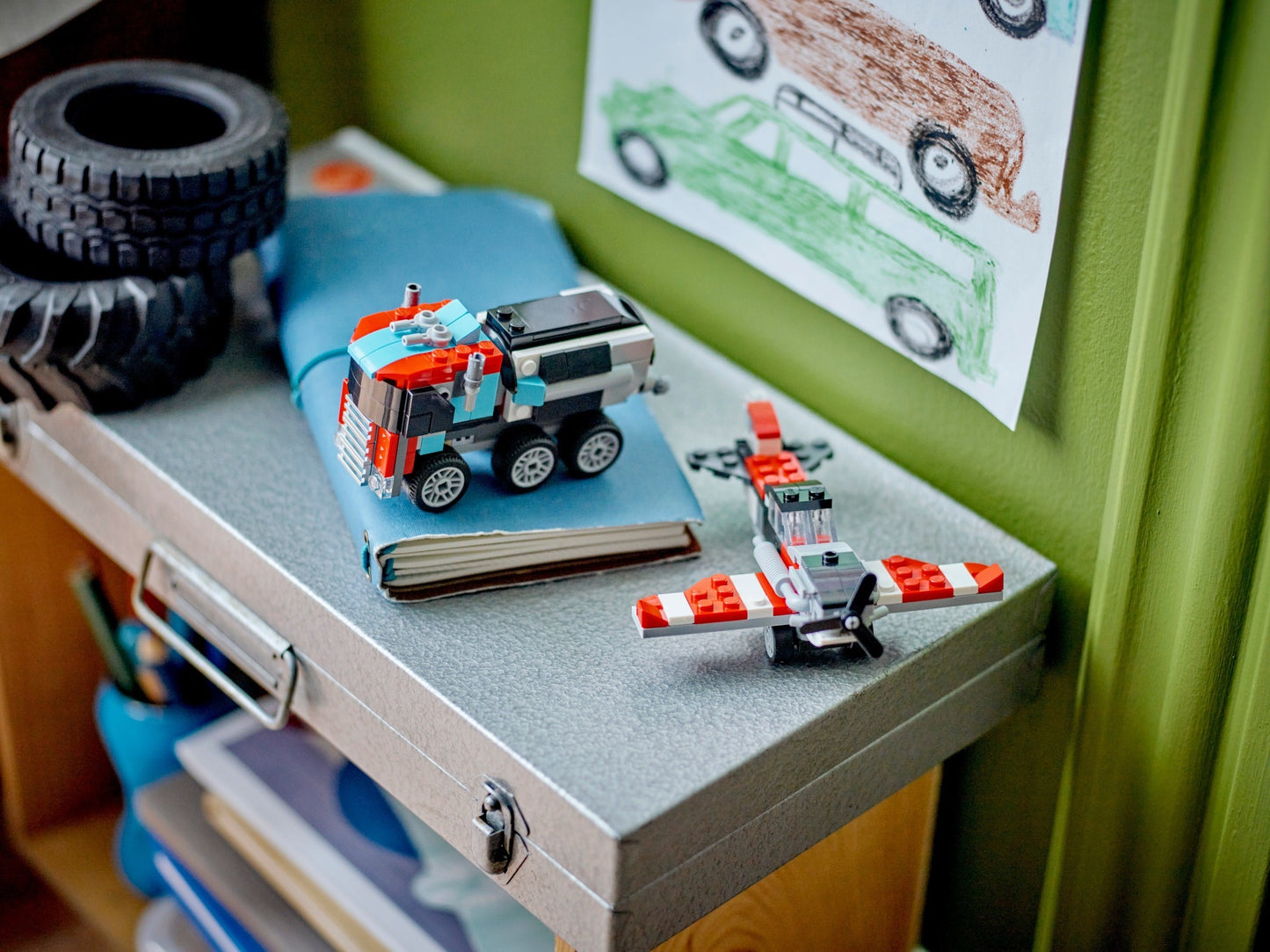 Flatbed Truck with Helicopter | Creator | 31146