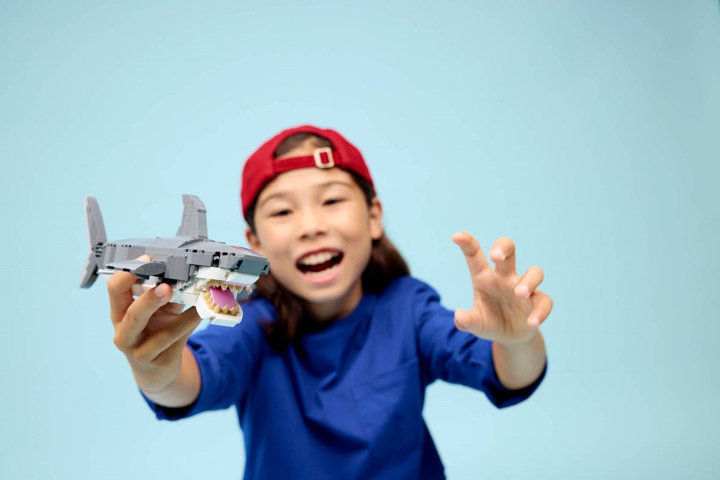 Fierce Shark with a Treasure Chest | Creator | 31381