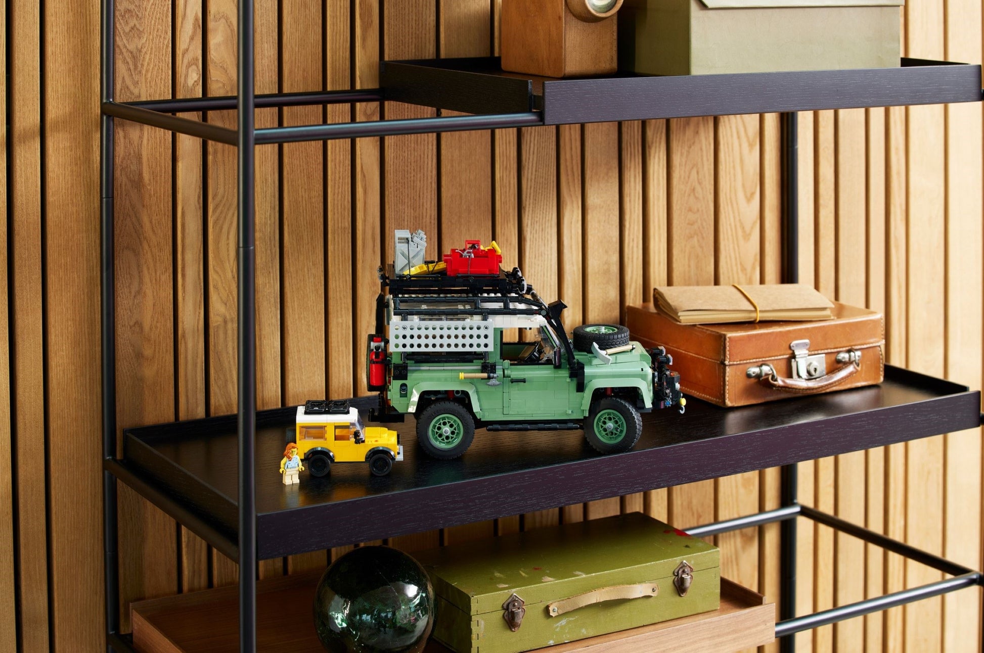 Land Rover Classic Defender | Creator | 40650