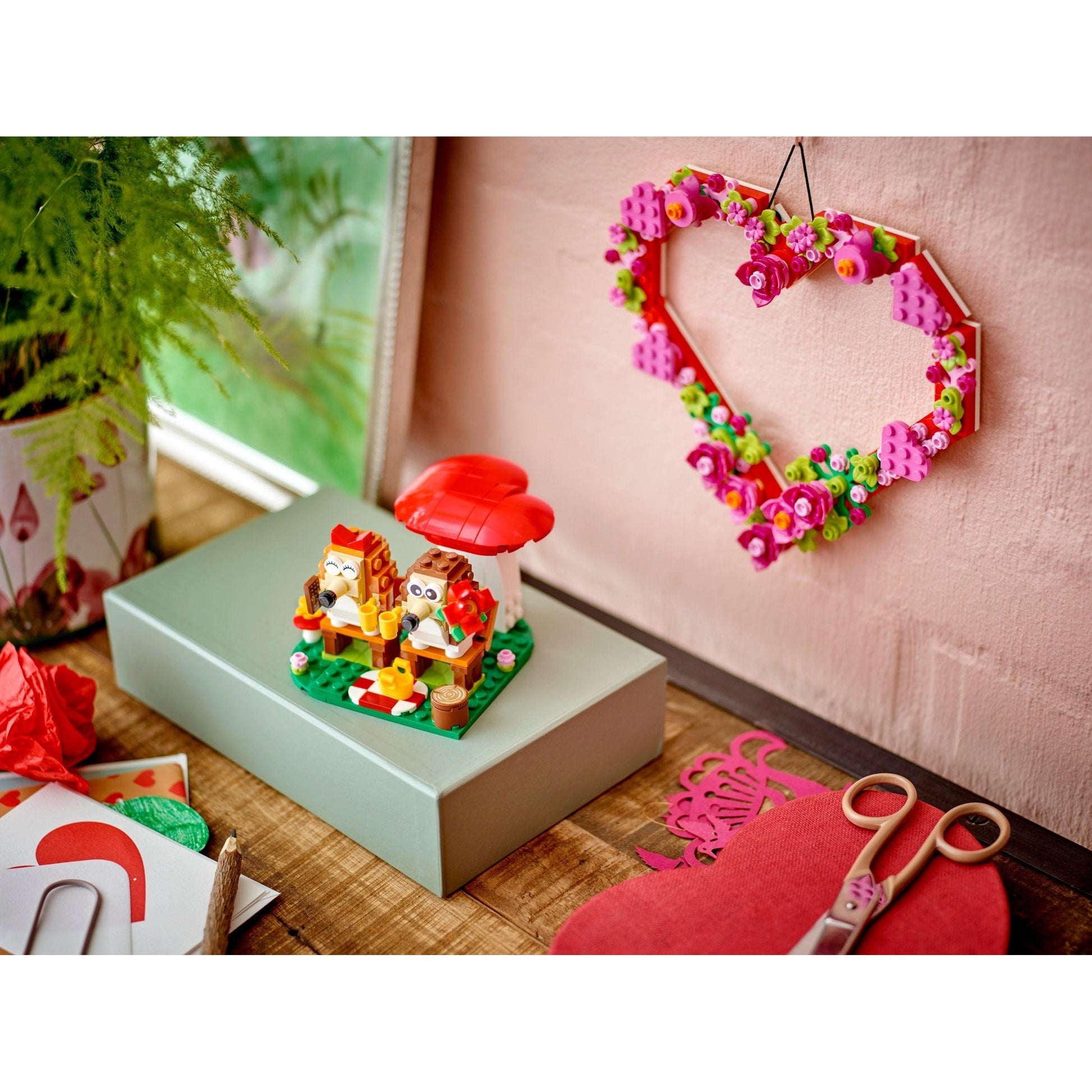 Hedgehog Picnic Date | Seasonal | 40711