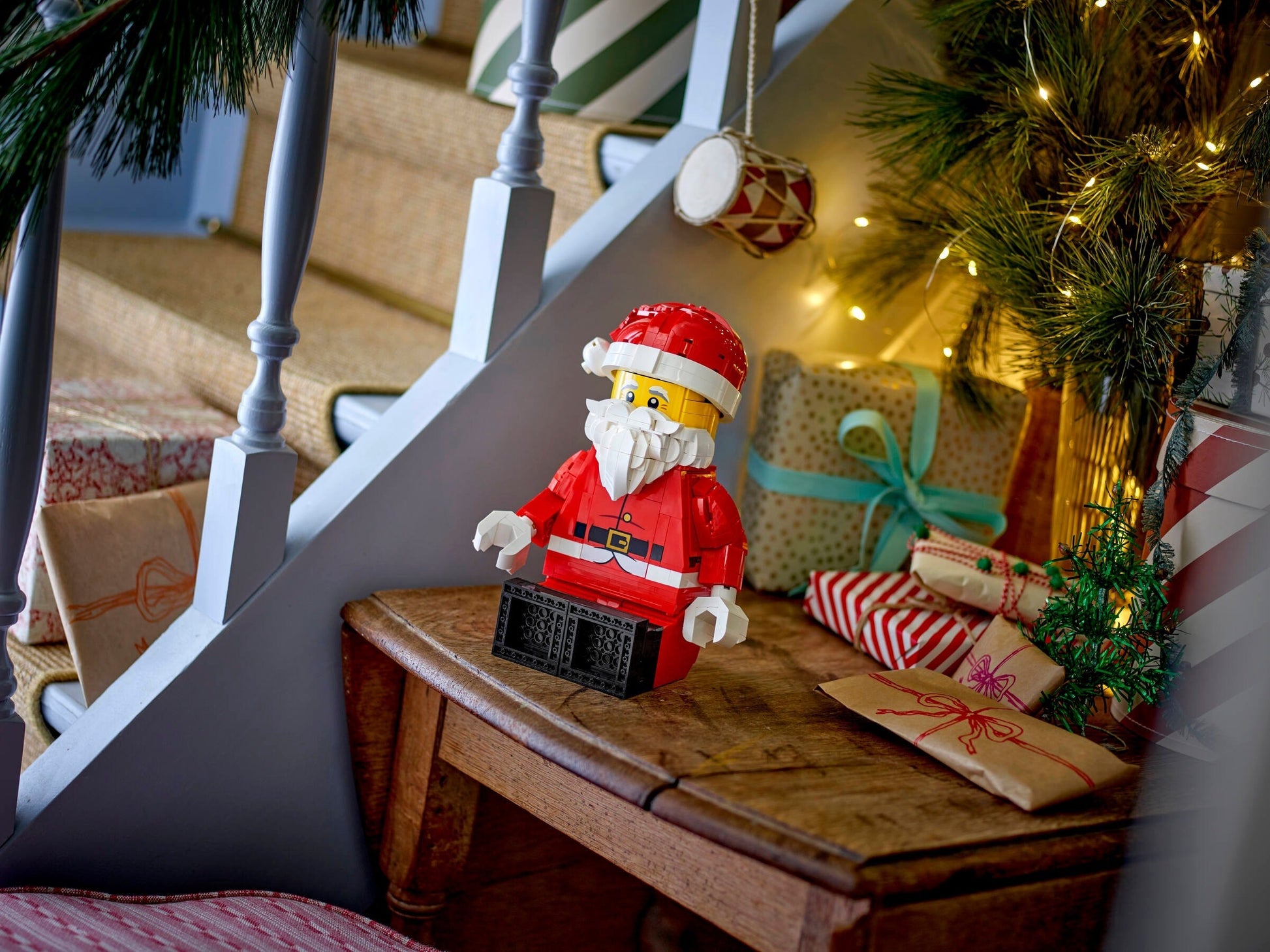 Up-Scaled Santa Minifigure | Seasonal | 40820
