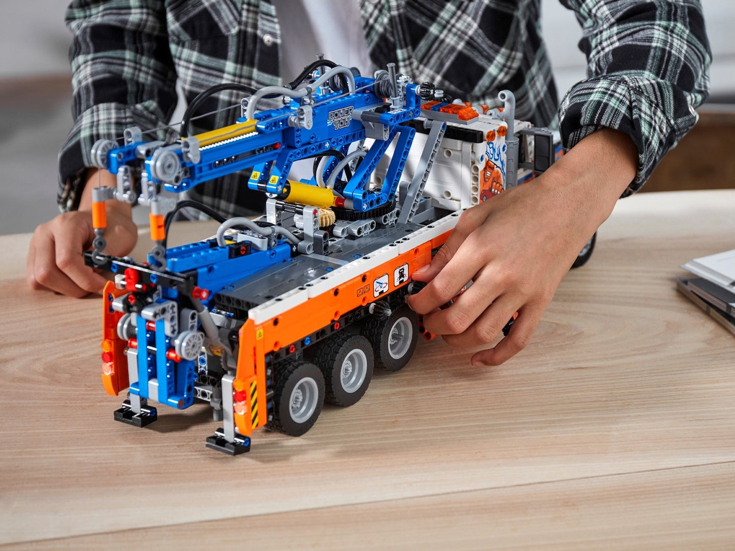 Camion de remorquage poids lourd | Technic | 42128