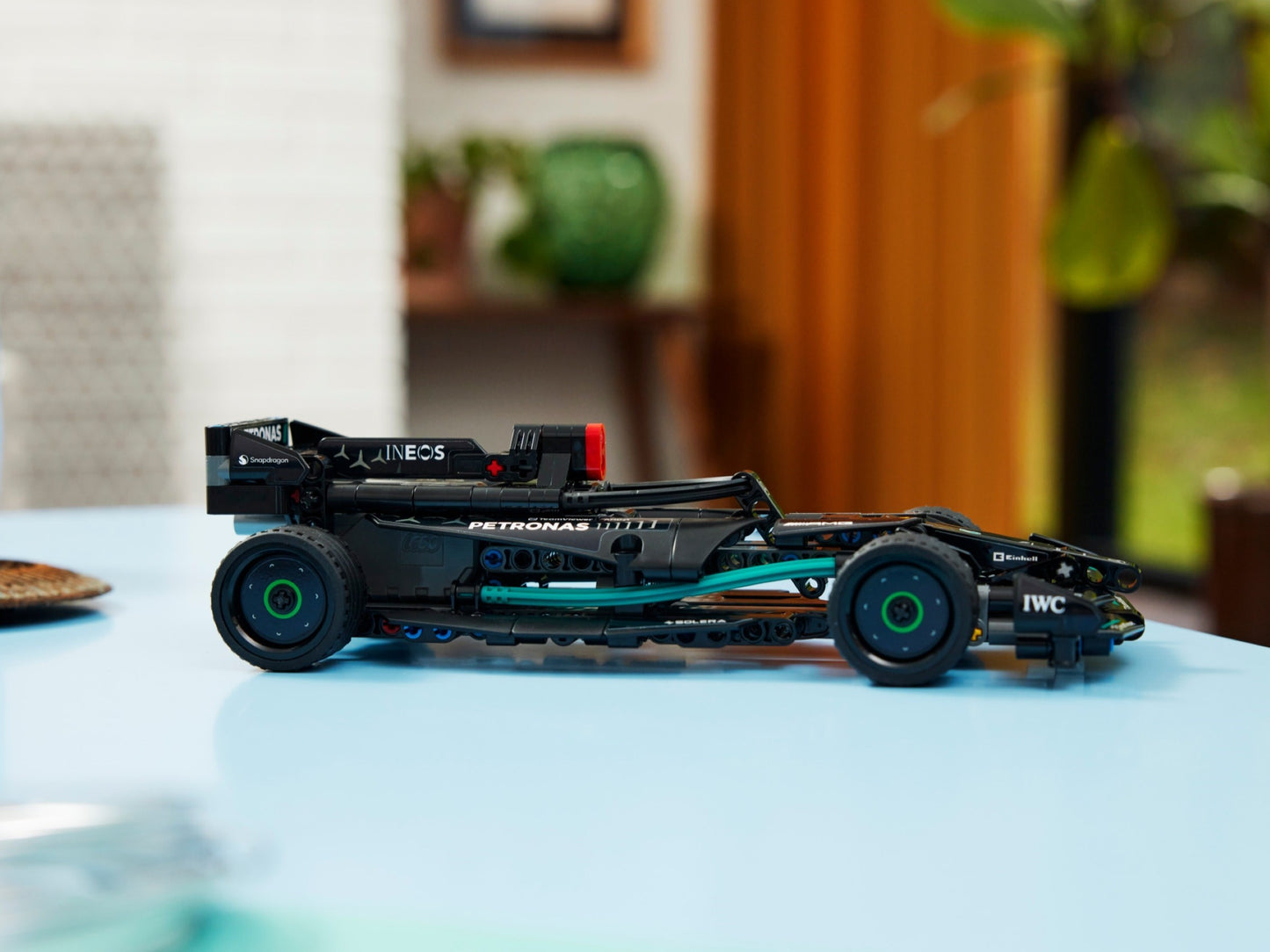 Mercedes-AMG F1 W14 à rétrofriction | Technic | 42165