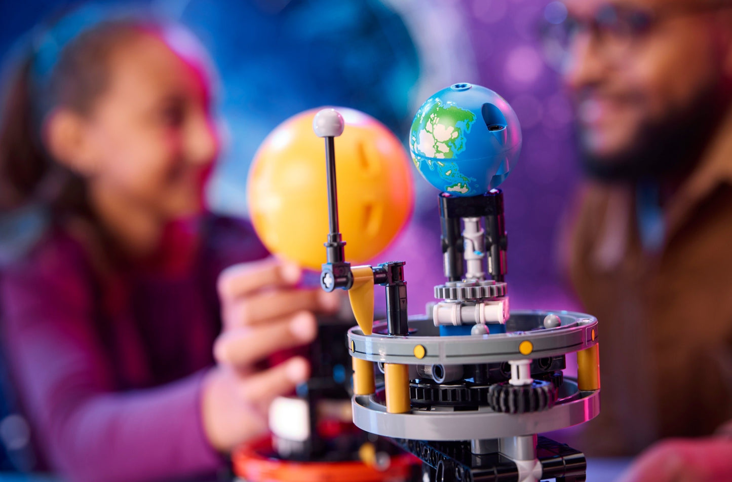 Planet Earth and Moon in Orbit | Technic | 42179