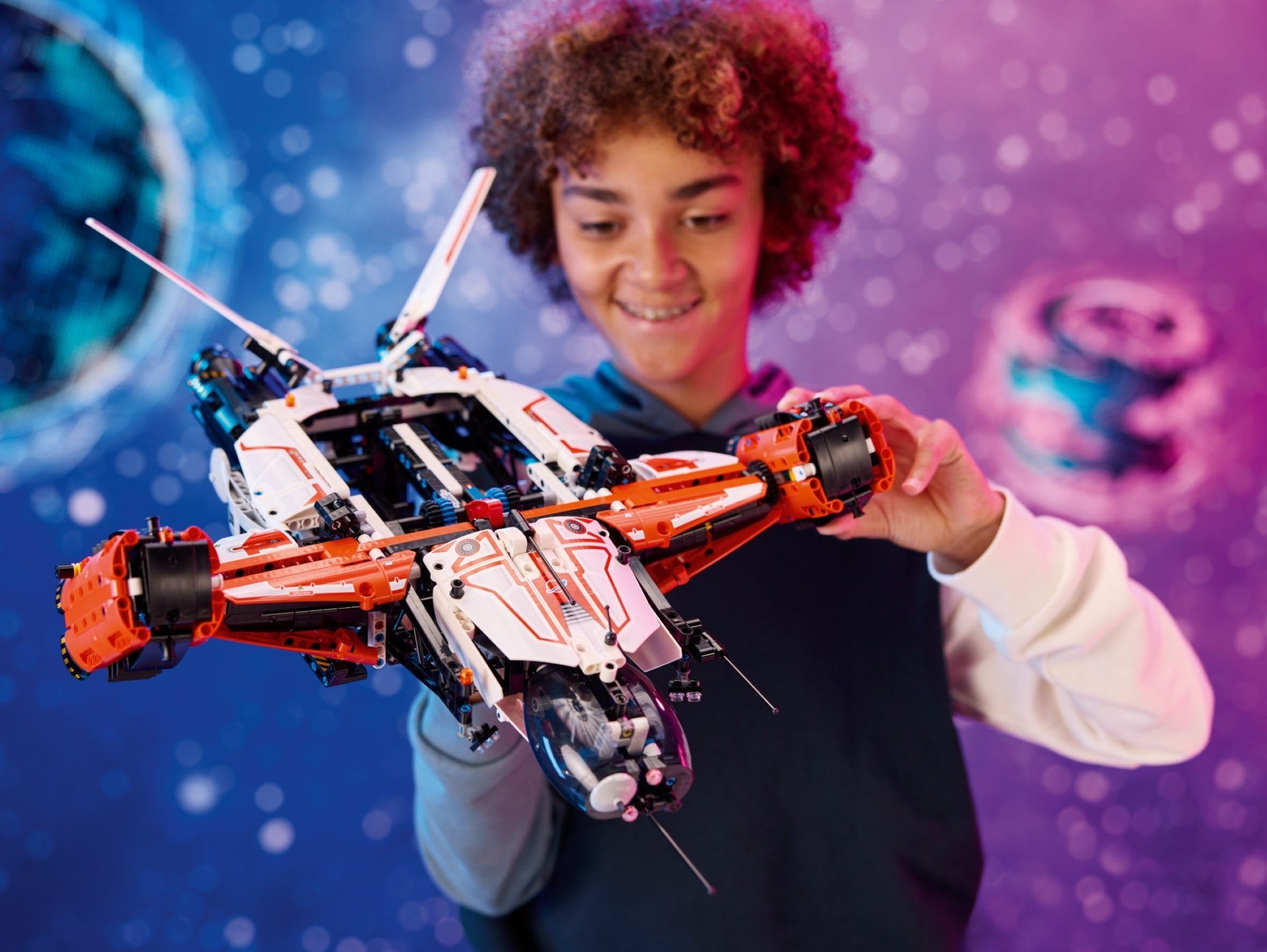 Vaisseau cargo lourd VTOL LT81 | Technic | 42181