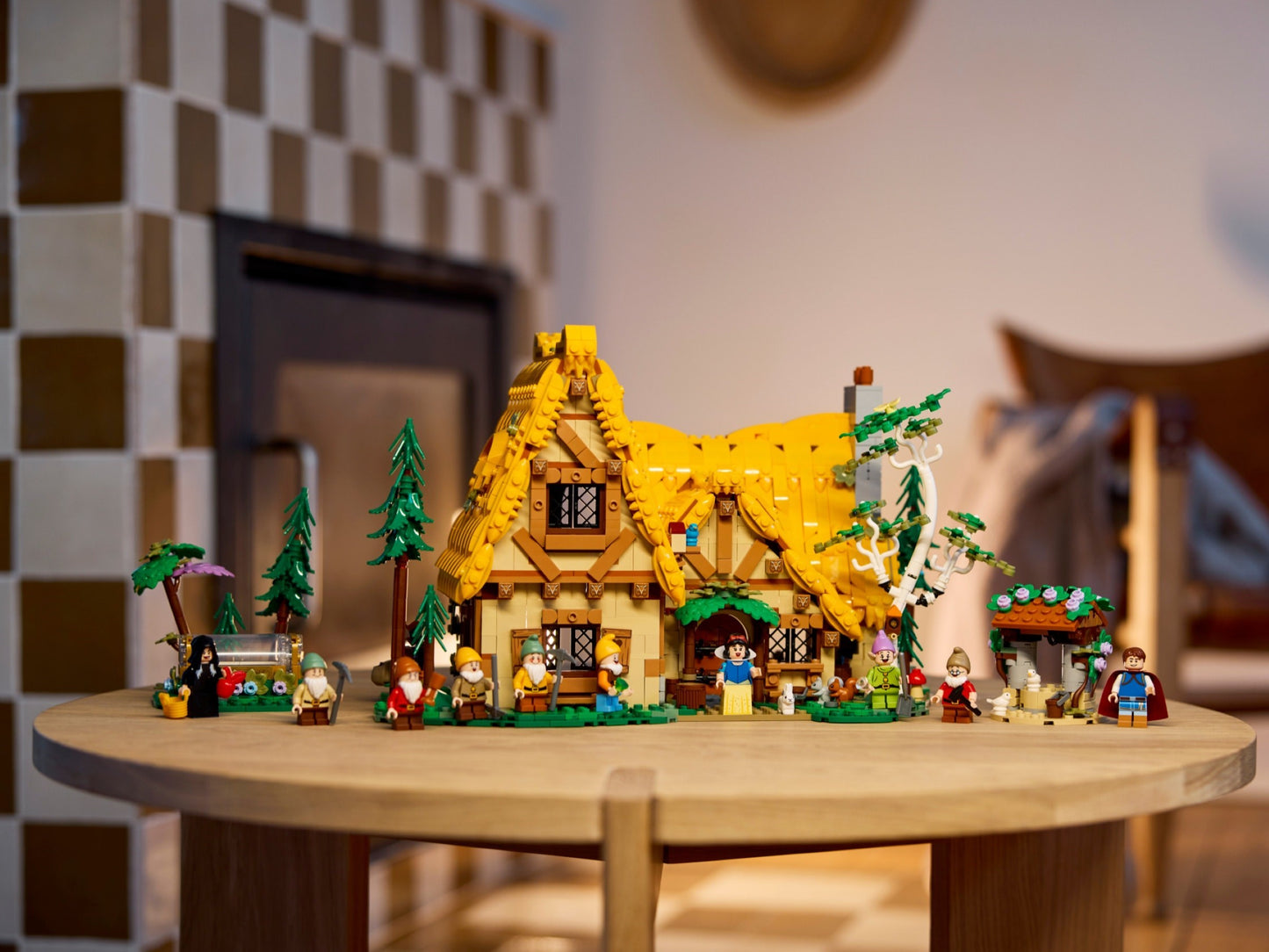 Snow White and the Seven Dwarfs' Cottage | Disney | 43242