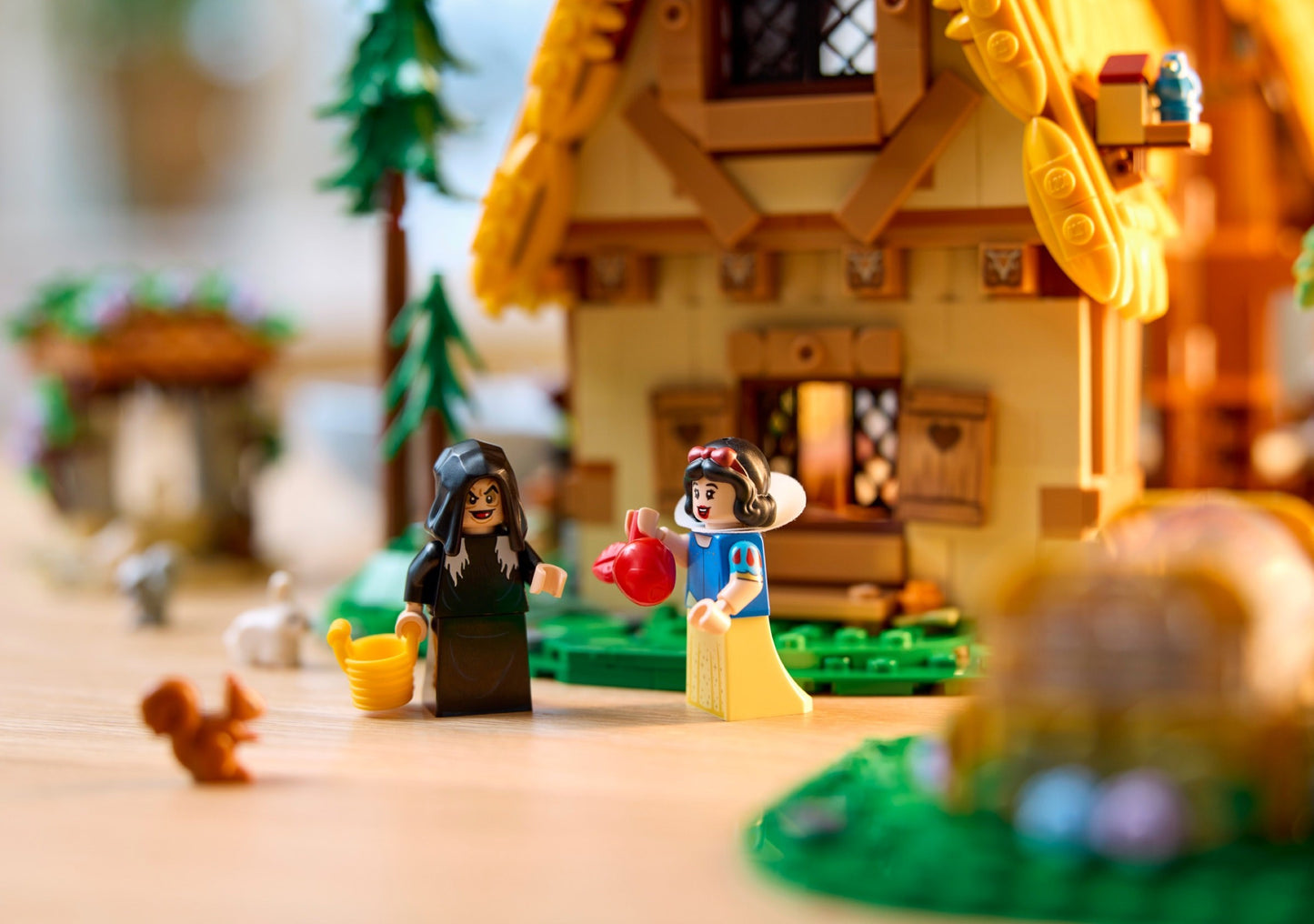 Snow White and the Seven Dwarfs' Cottage | Disney | 43242