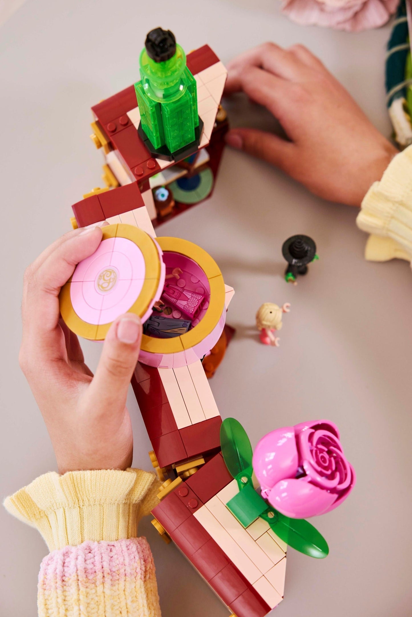 Glinda & Elphaba's Dormitory | Wicked | 75683