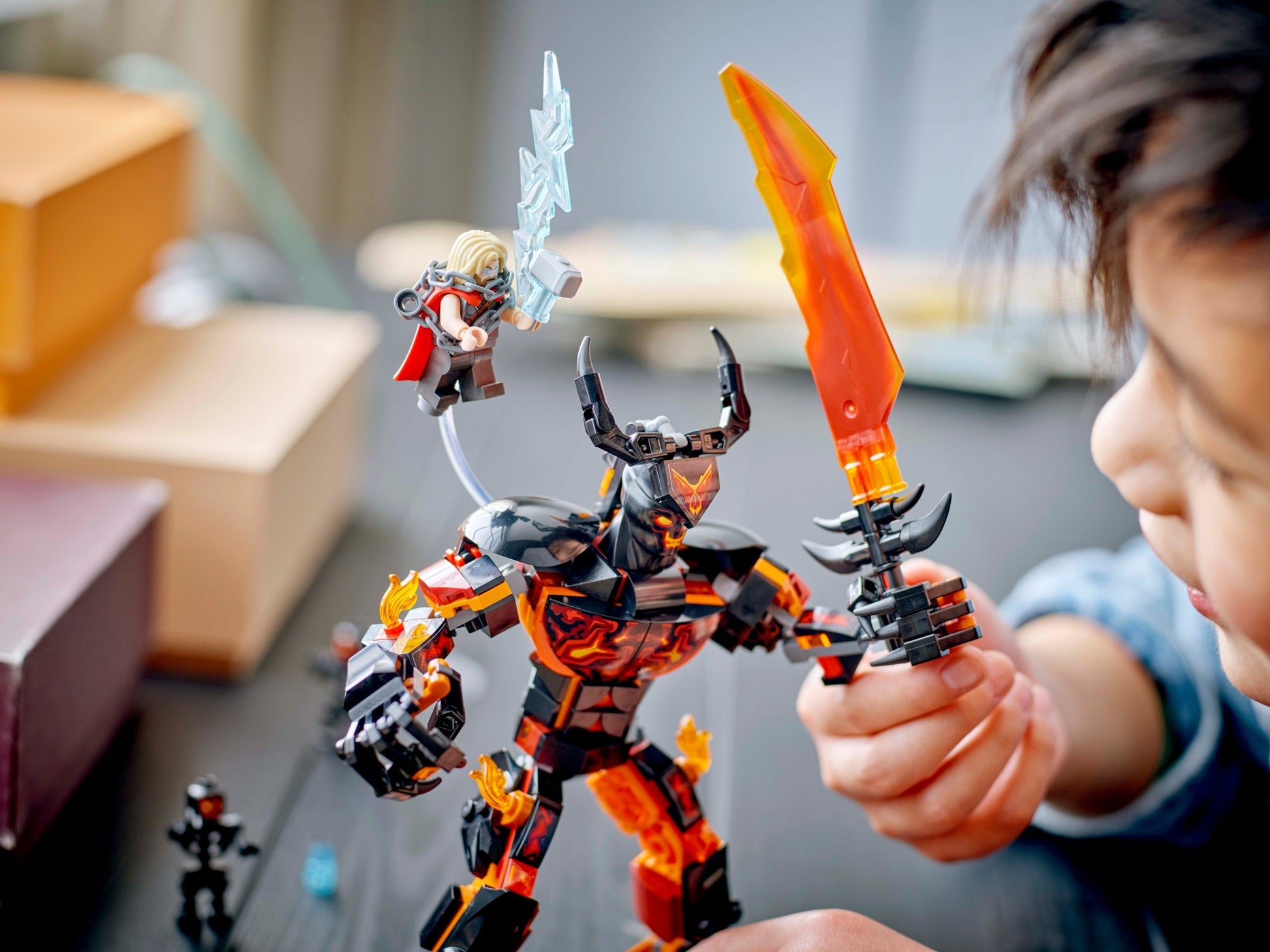 Thor vs. Surtur Construction Figure | Marvel Super Heroes | 76289