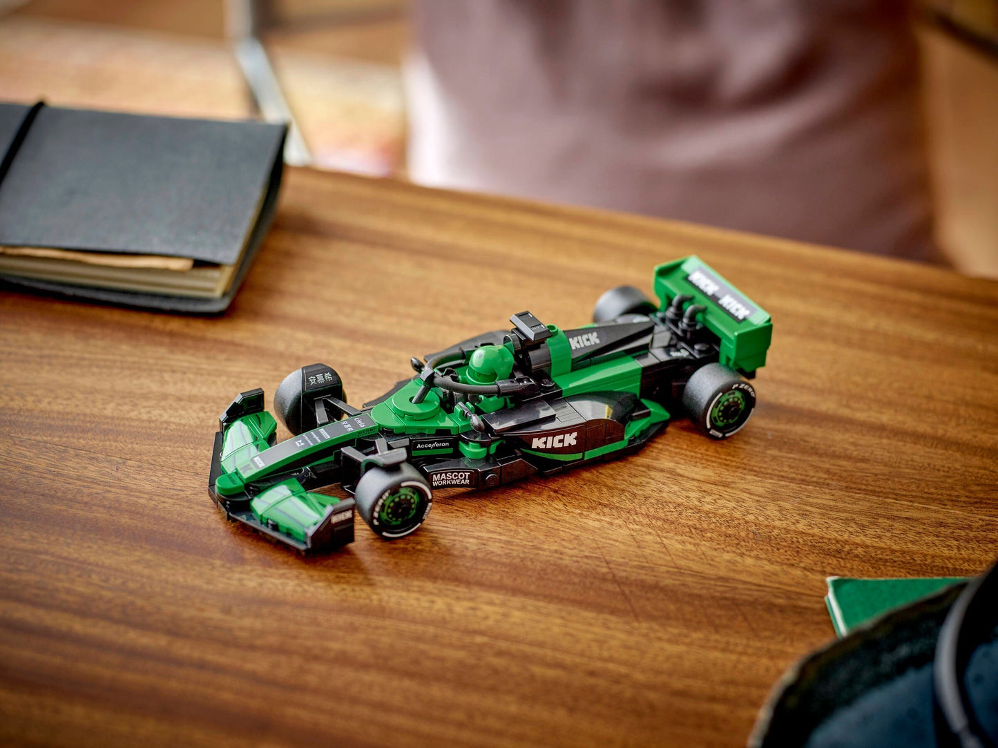 KICK Sauber F1 Team C44 | Champions de la vitesse | 77247