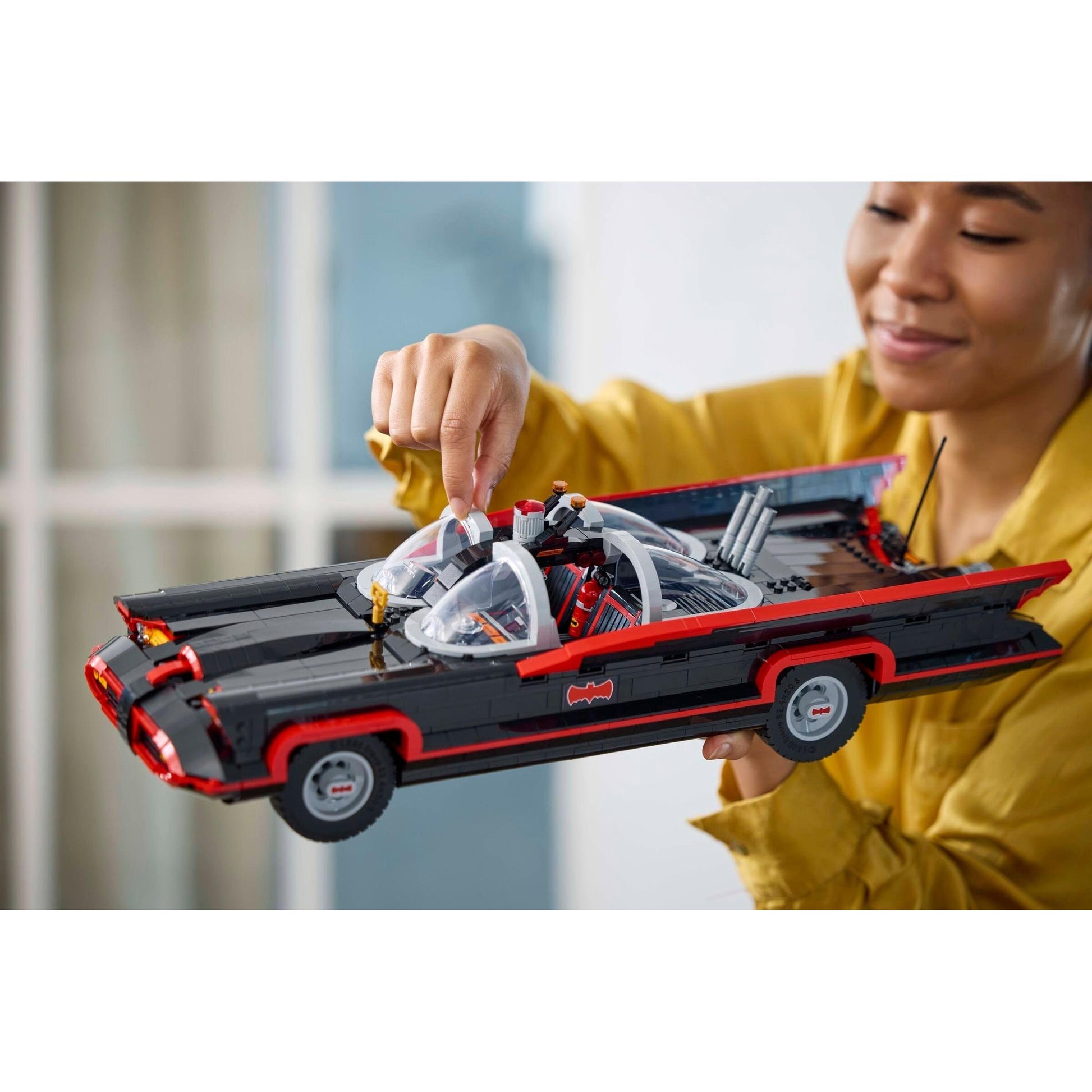 Batman : La Batmobile de la série télévisée classique | Super-héros DC Comics | 76328