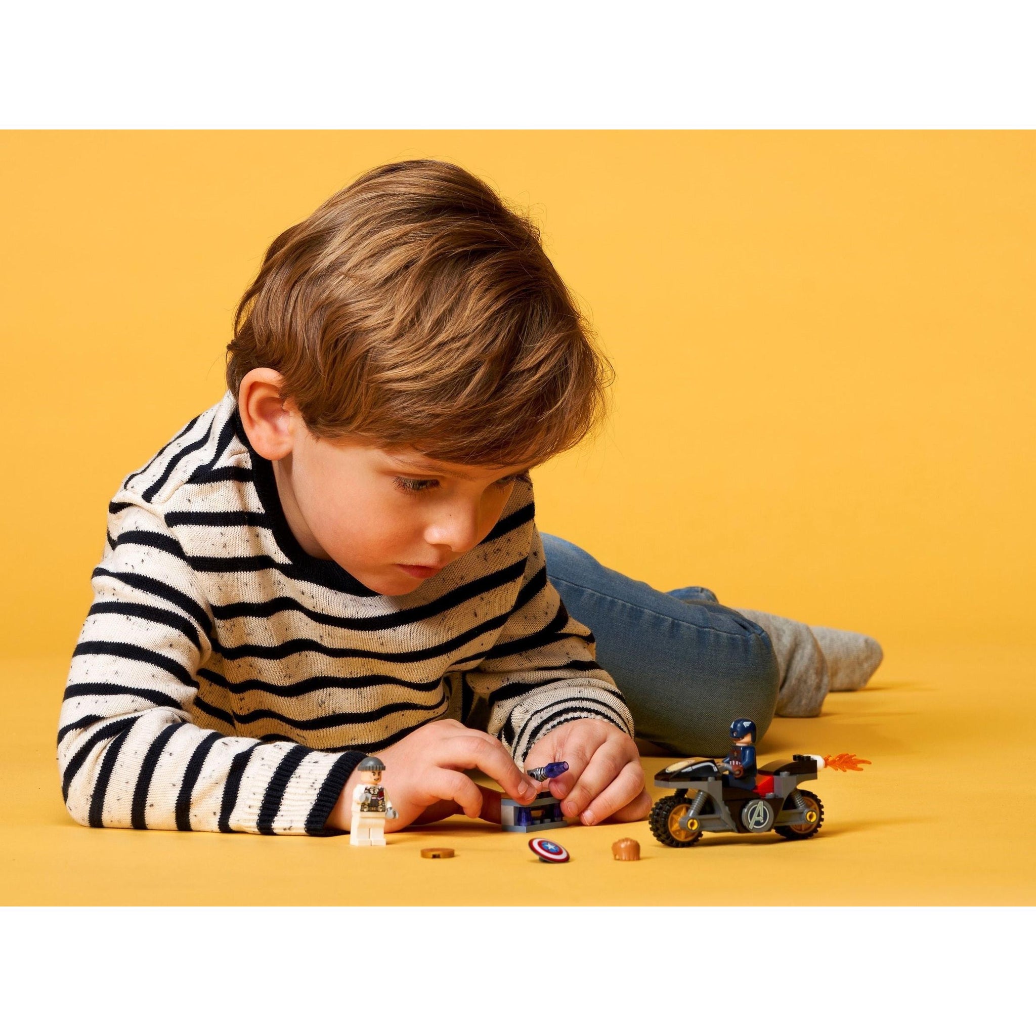 Captain America and Hydra Face-Off | Marvel Super Heroes | 76189