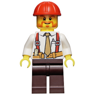 Chef de chantier - Chemise avec cravate et bretelles, pantalon marron foncé, casque de chantier rouge | cty0529