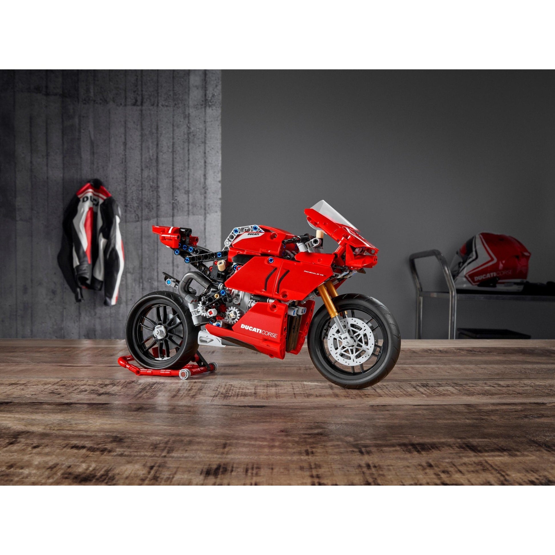 Ducati Panigale V4 R | Technic | 42107