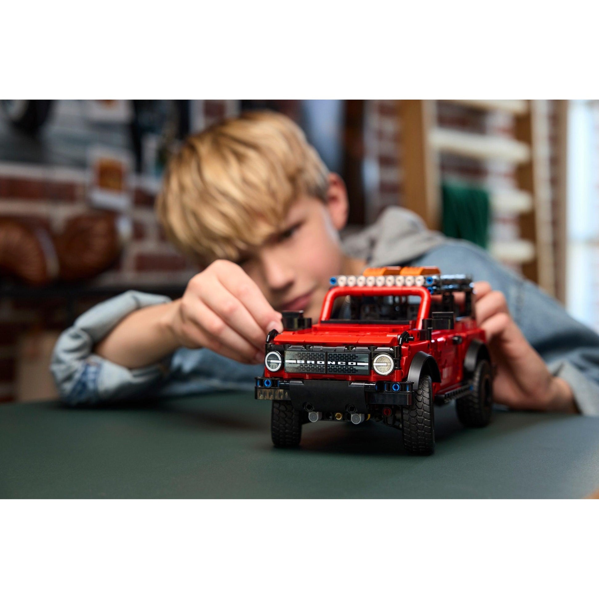 Ford Bronco SUV | Technic | 42213