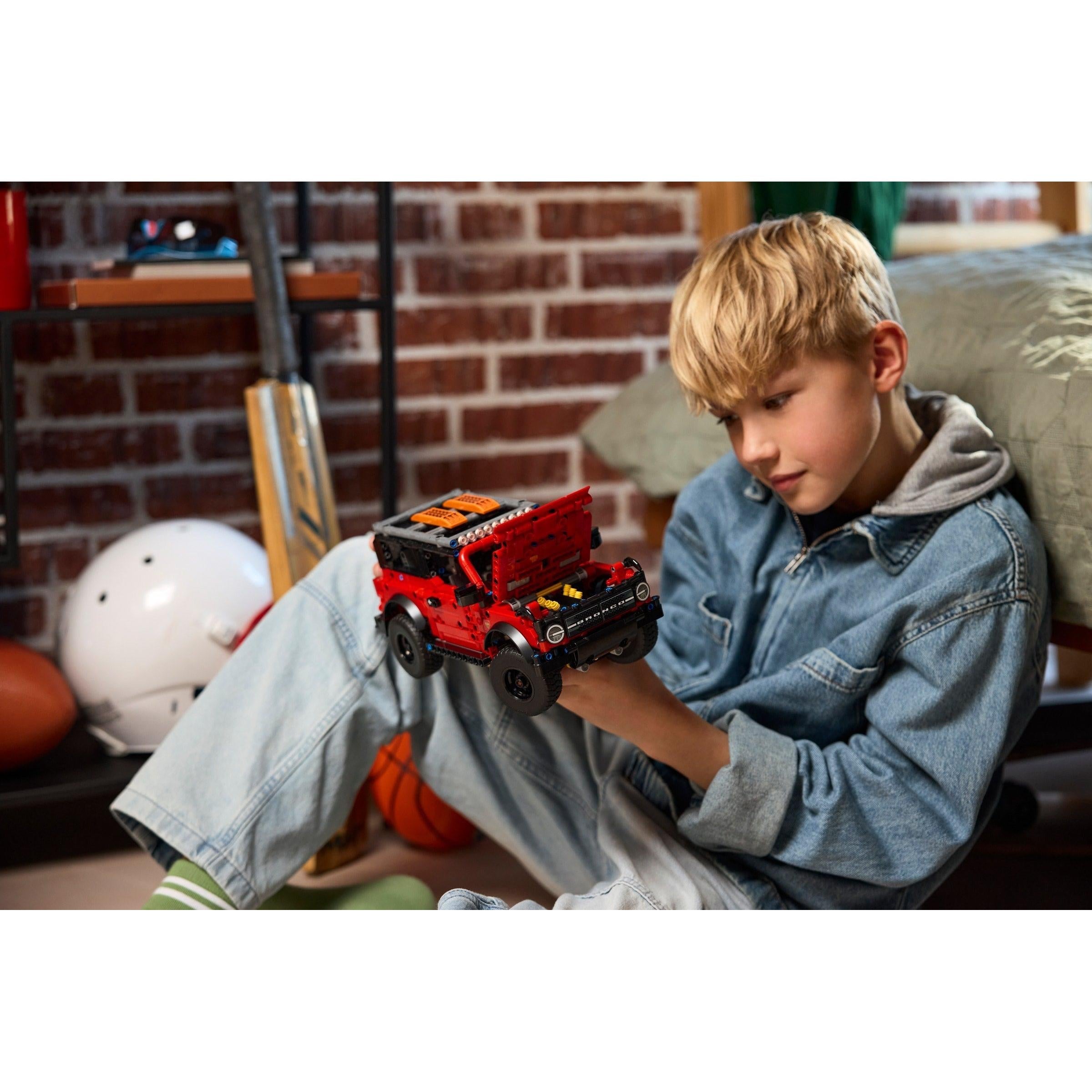 Ford Bronco SUV | Technic | 42213