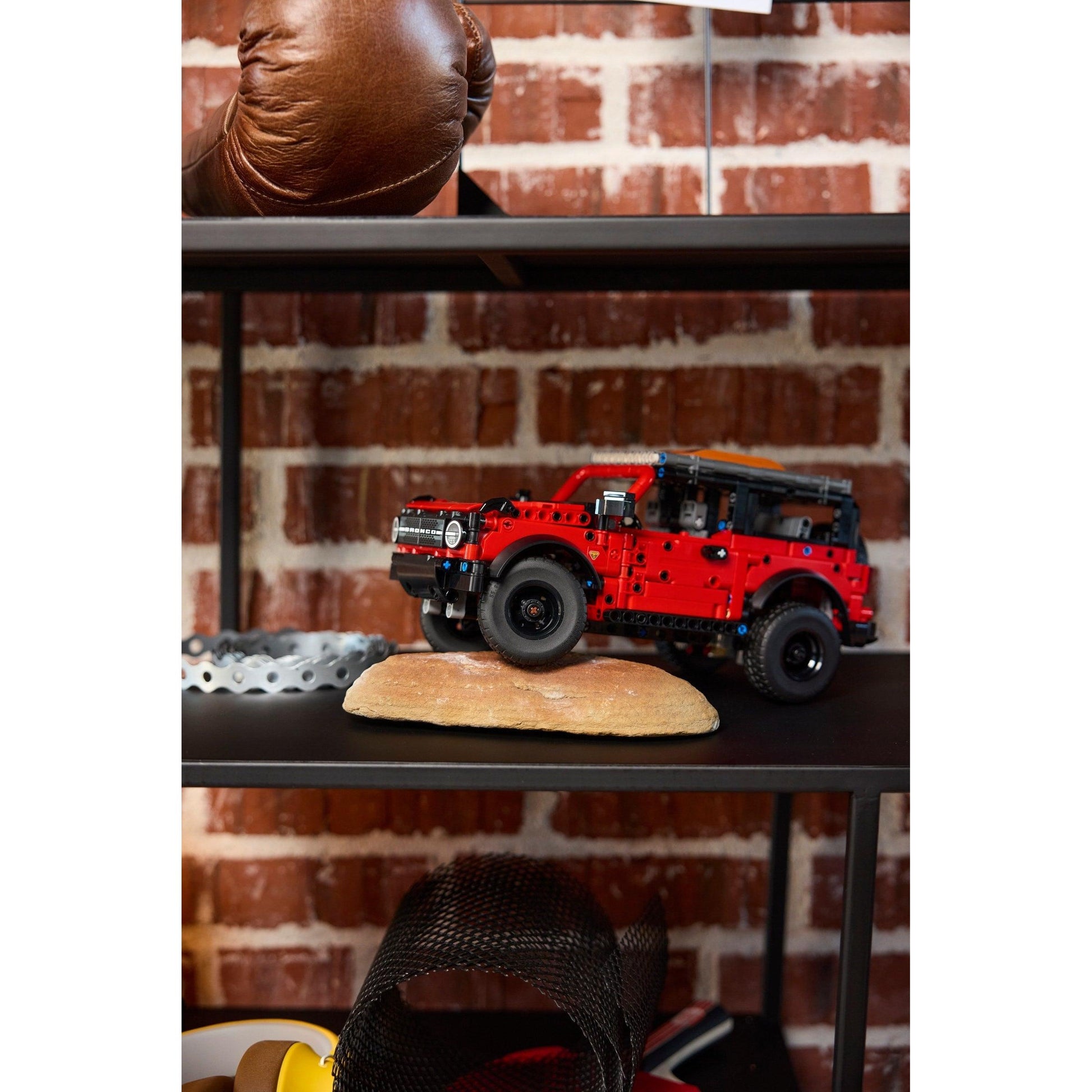 Ford Bronco SUV | Technic | 42213