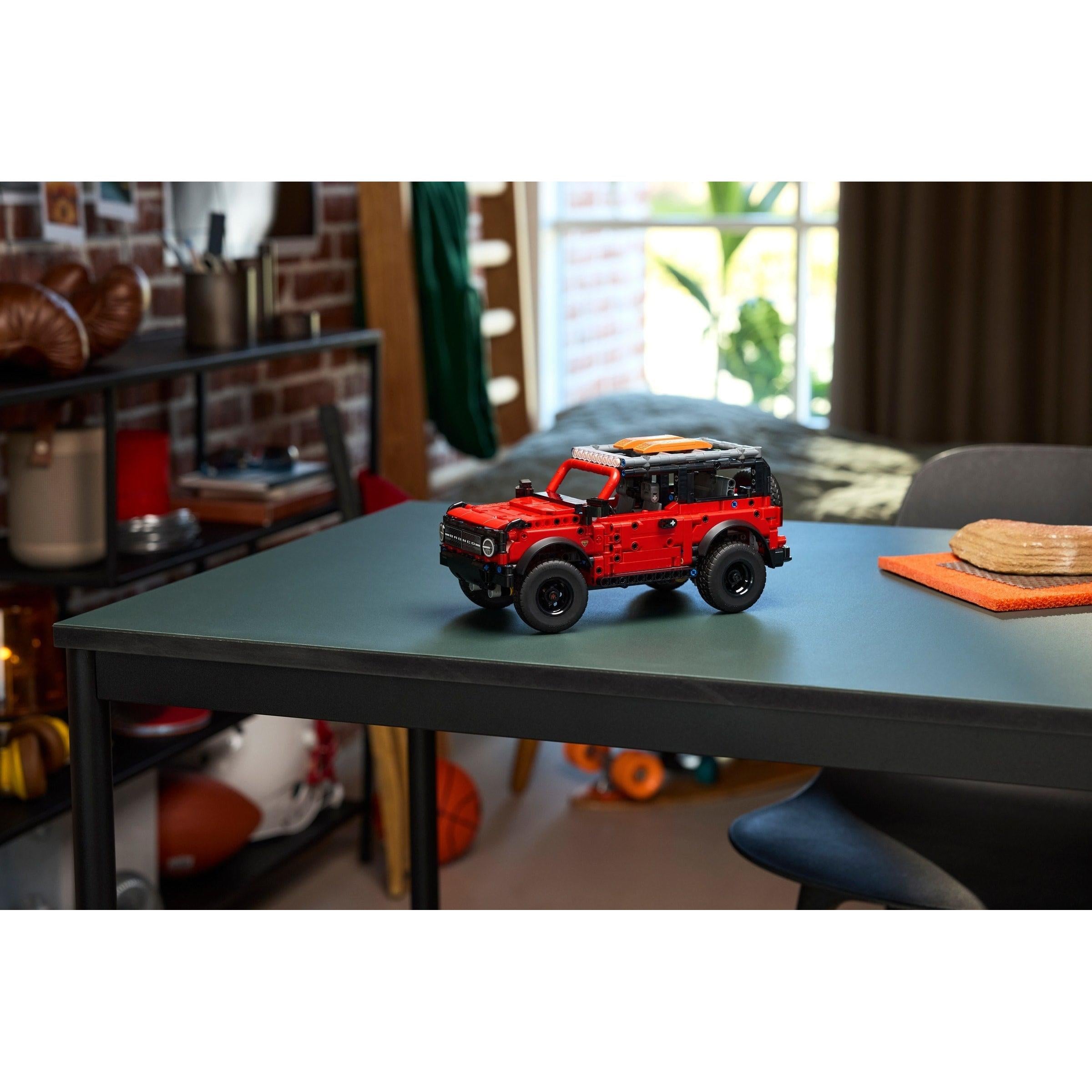 Ford Bronco SUV | Technic | 42213