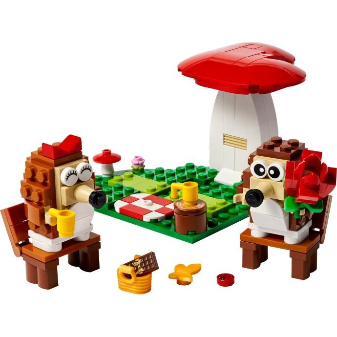 Hedgehog Picnic Date | Seasonal | 40711