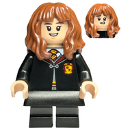 Hermione Granger - Robe de Gryffondor fermée, jupe noire, jambes courtes noires à rayures gris bleu foncé, sourire bouche ouverte / air confus | hp439