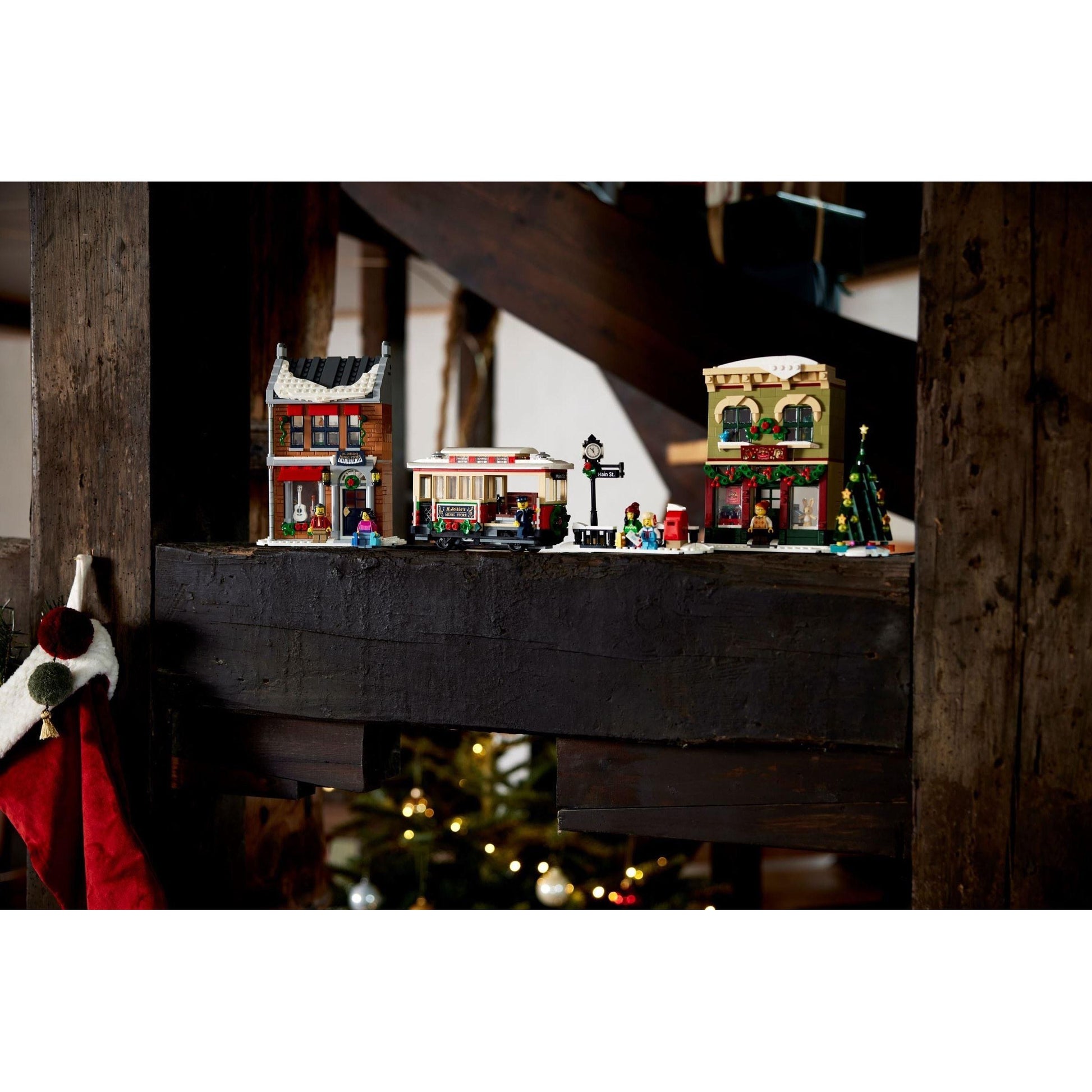 Holiday Main Street | Icons | 10308