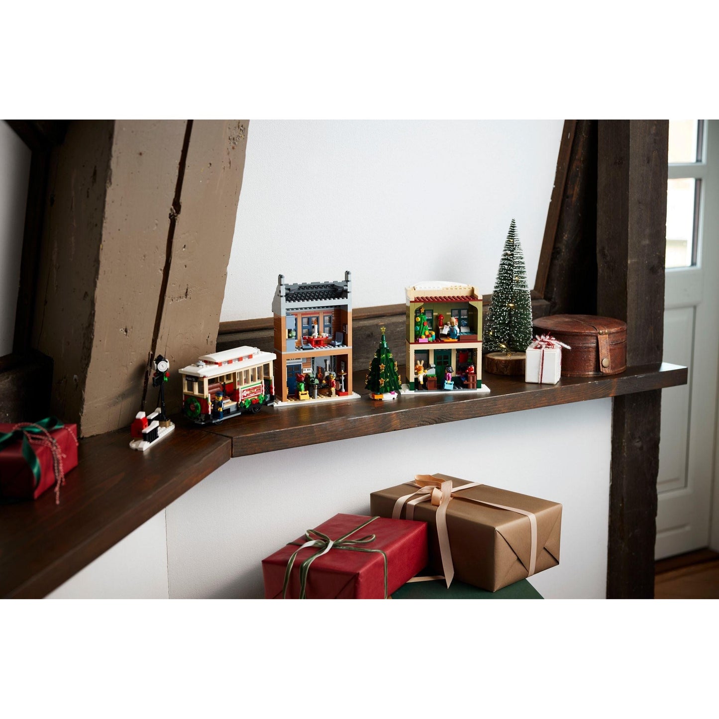 Holiday Main Street | Icons | 10308