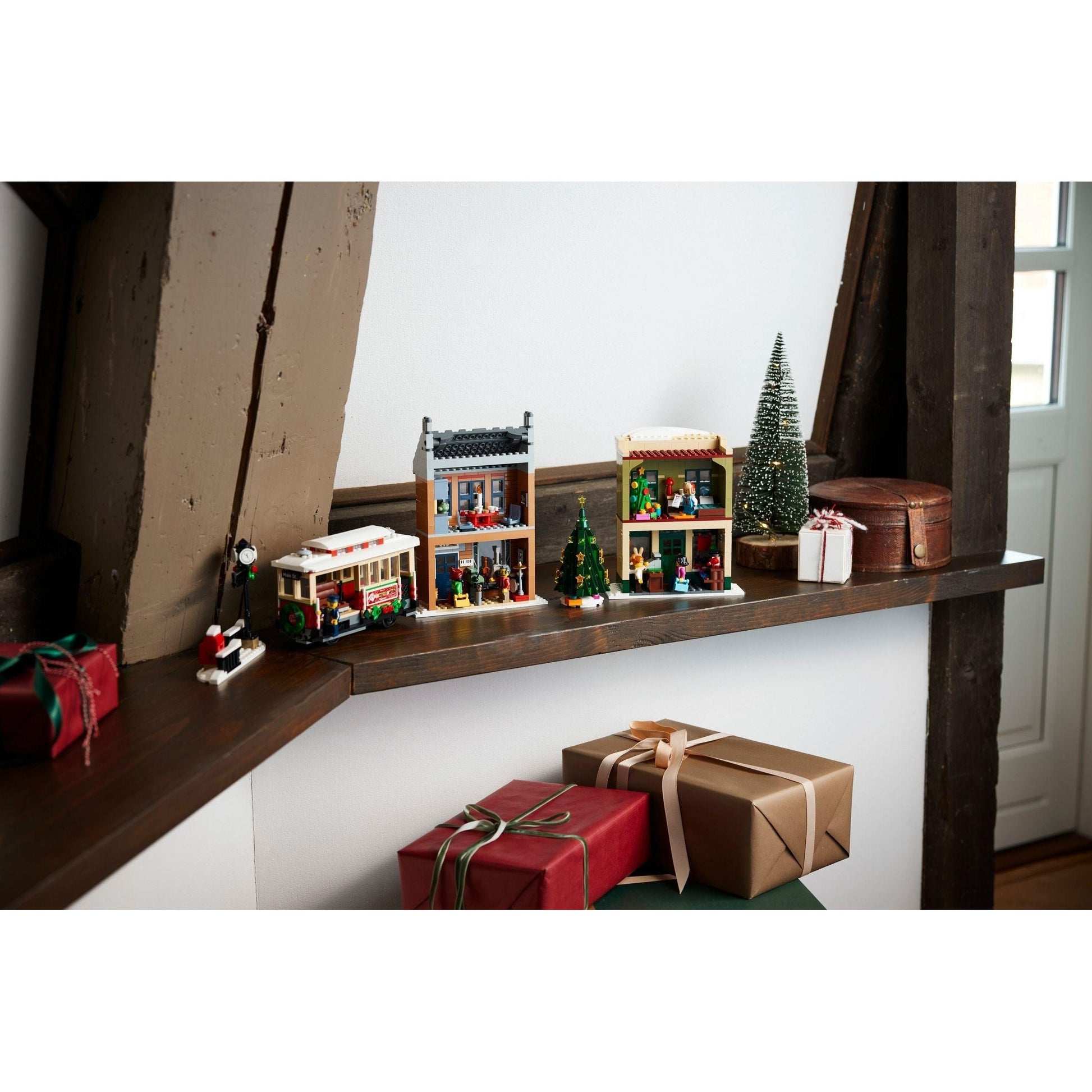 Holiday Main Street | Icons | 10308