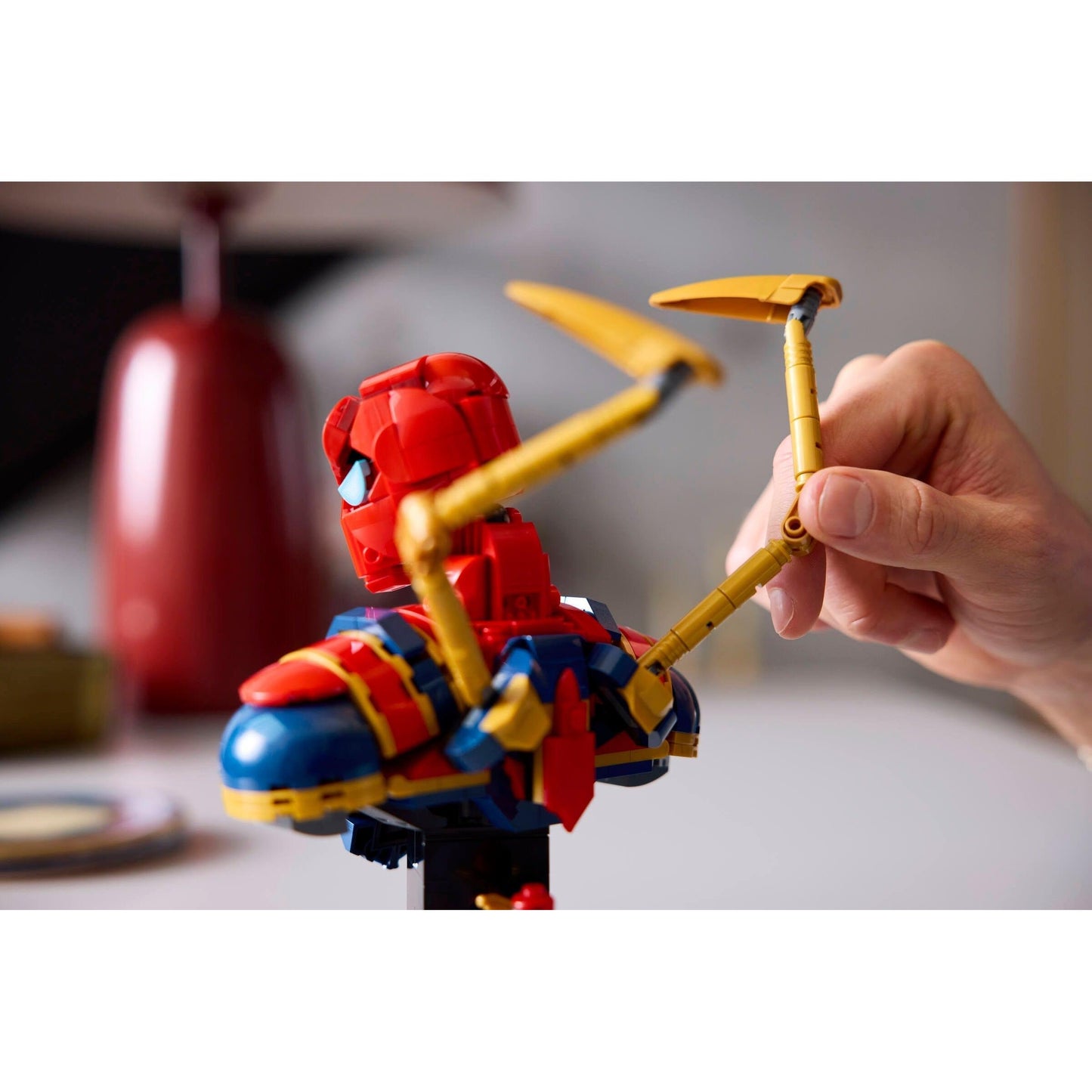 Iron Spider-Man Bust | Marvel Super Heroes | 76326