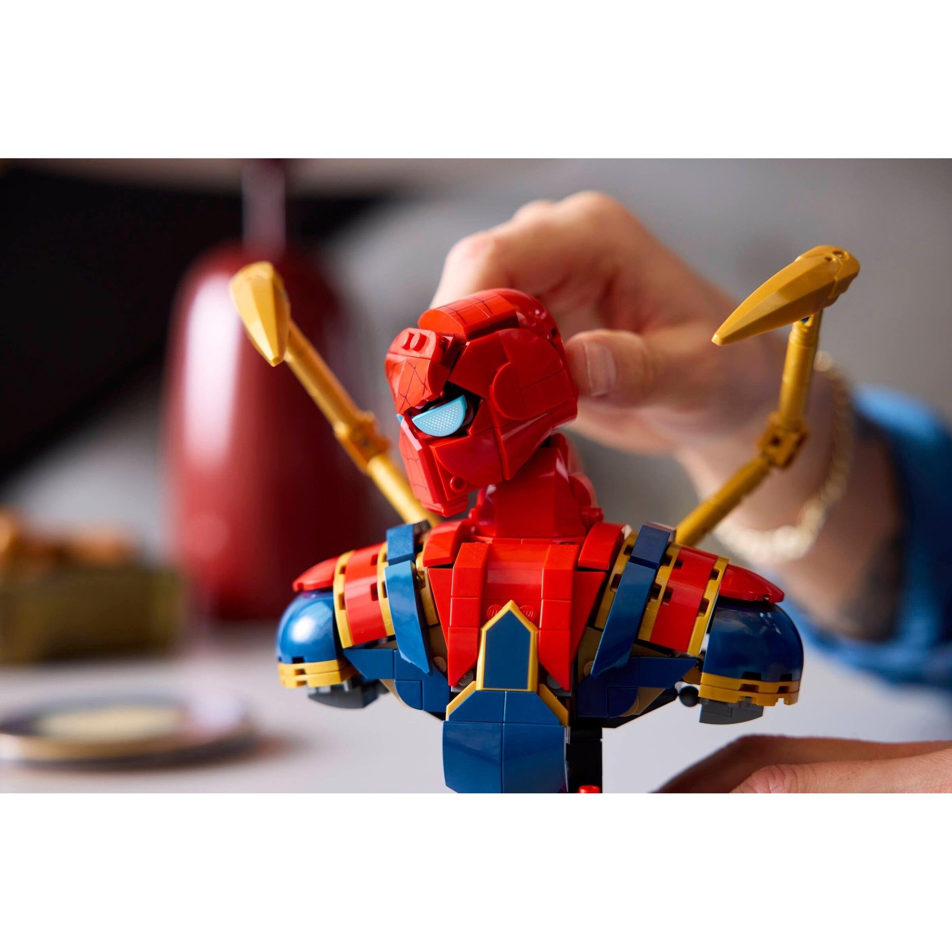 Iron Spider-Man Bust | Marvel Super Heroes | 76326