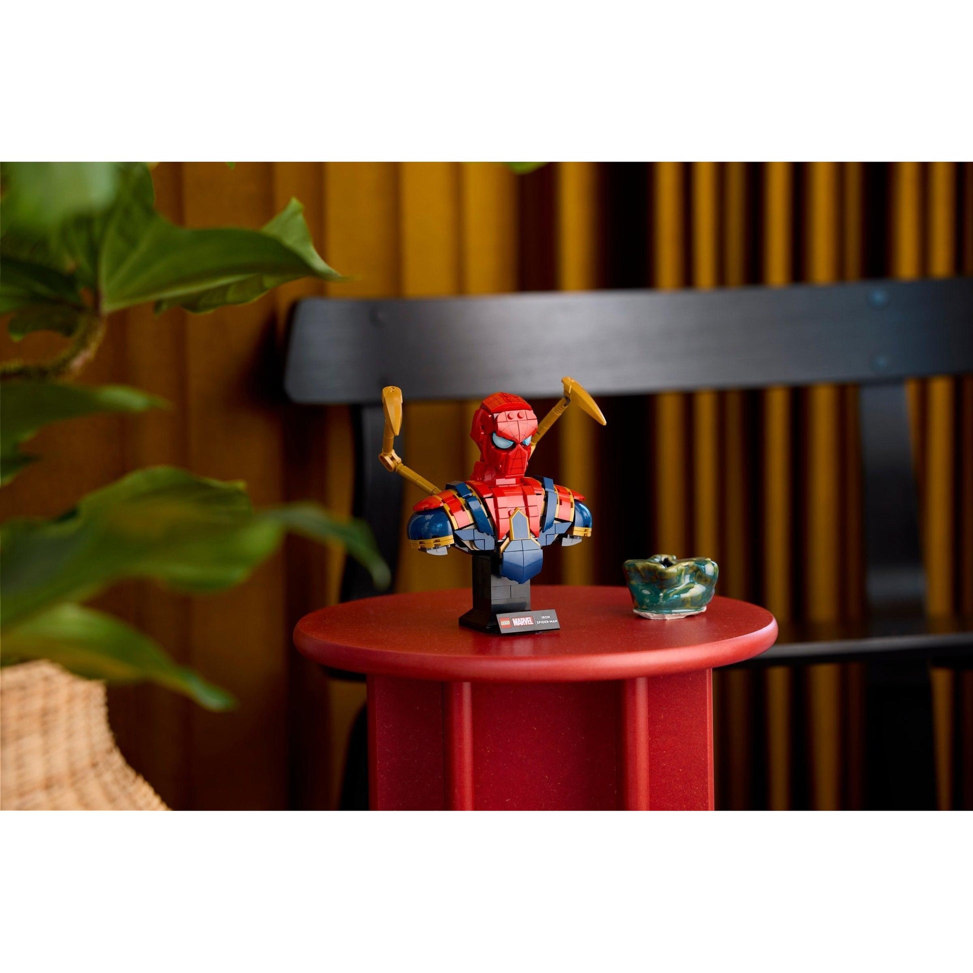 Iron Spider-Man Bust | Marvel Super Heroes | 76326