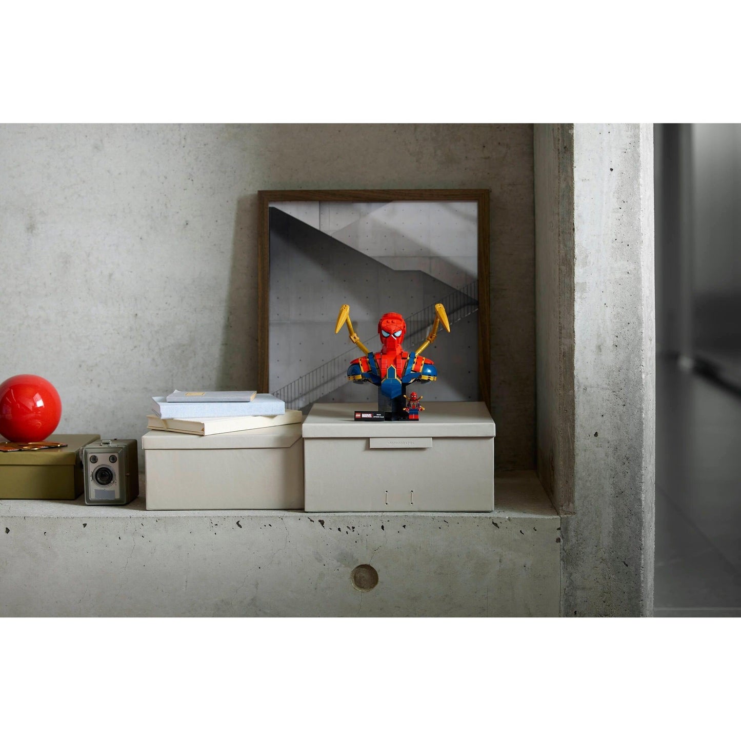 Iron Spider-Man Bust | Marvel Super Heroes | 76326