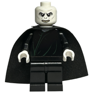 Lord Voldemort - White Head, Black Cape, Dark Green Robe Lines | hp098
