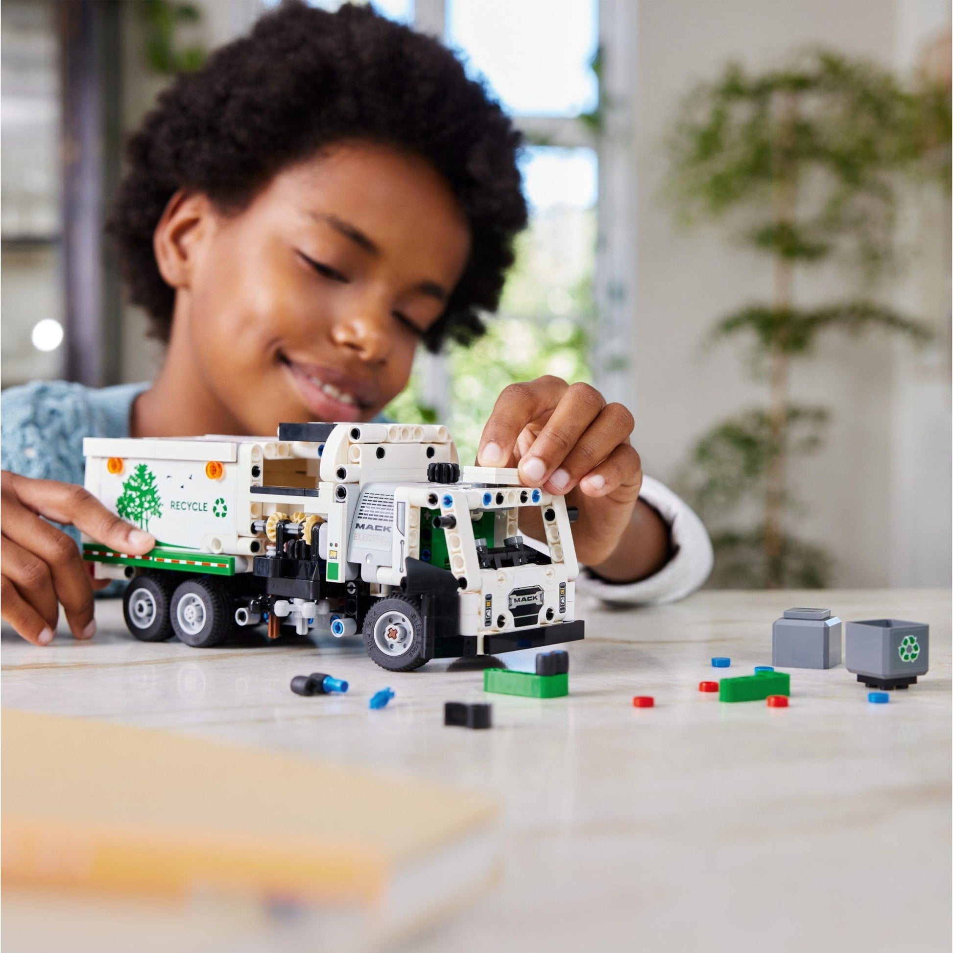 Mack LR Electric Garbage Truck | Technic | 42167