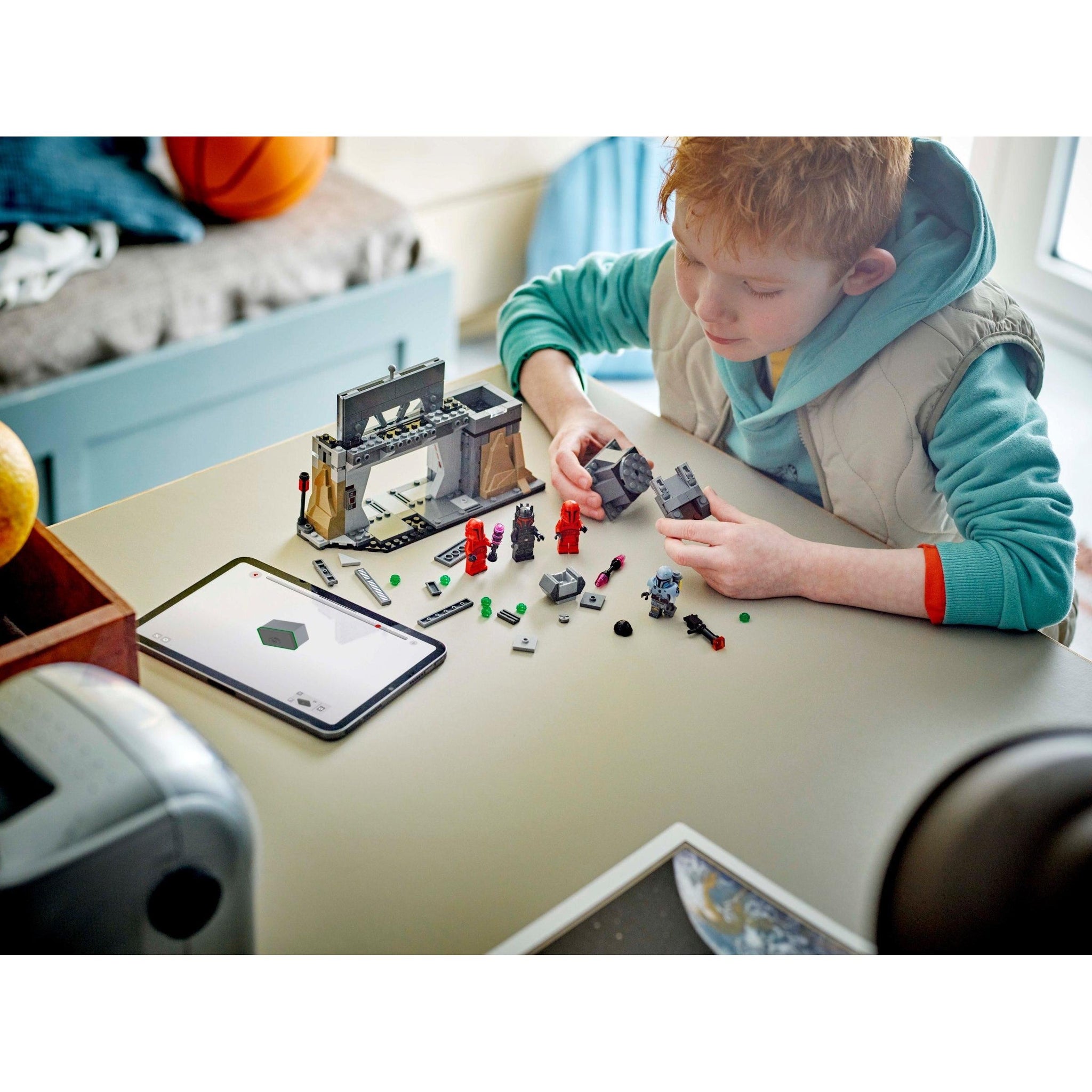 Paz Vizsla and Moff Gideon Battle | Star Wars | 75386