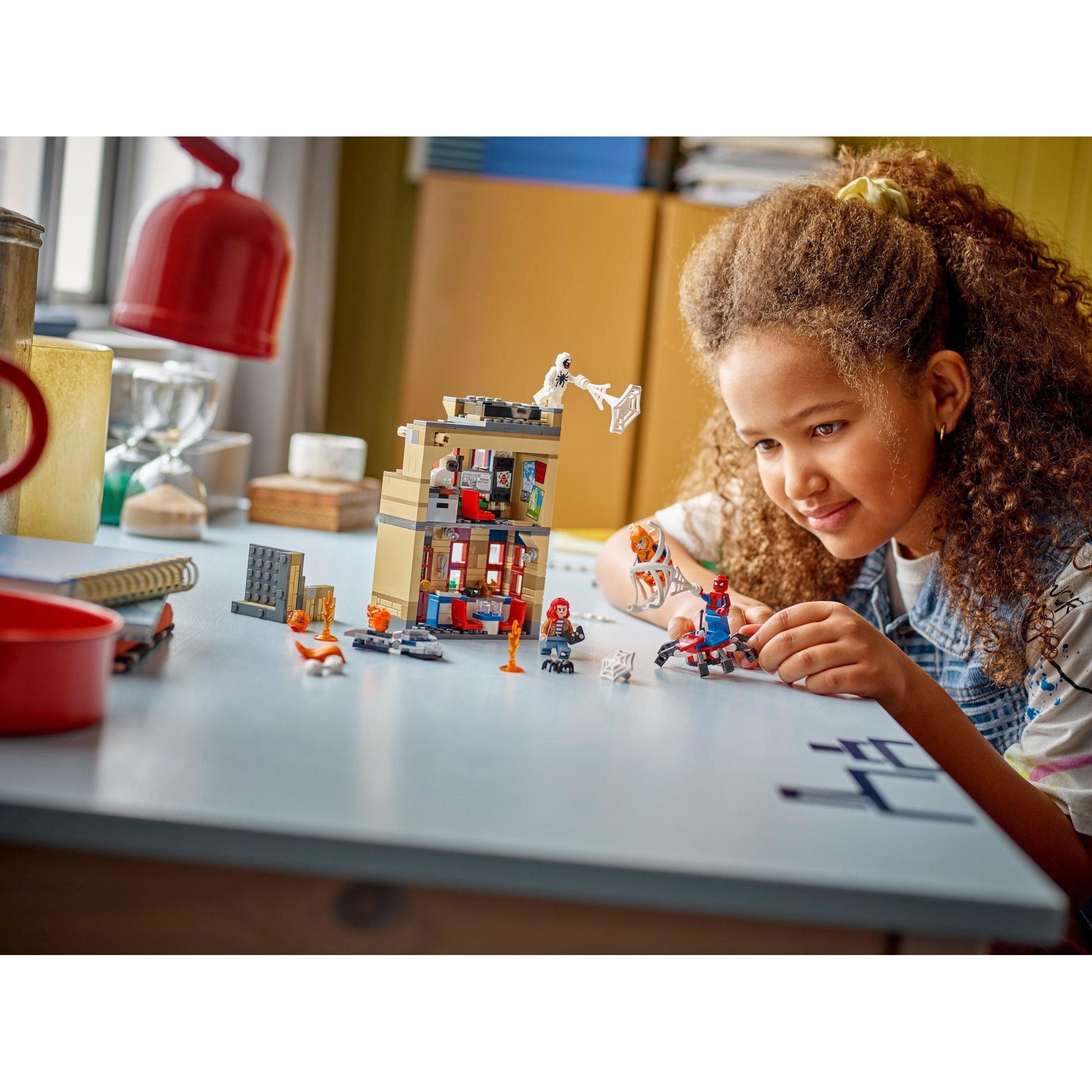 Peter Parker's Apartment | Marvel Super Heroes | 76317