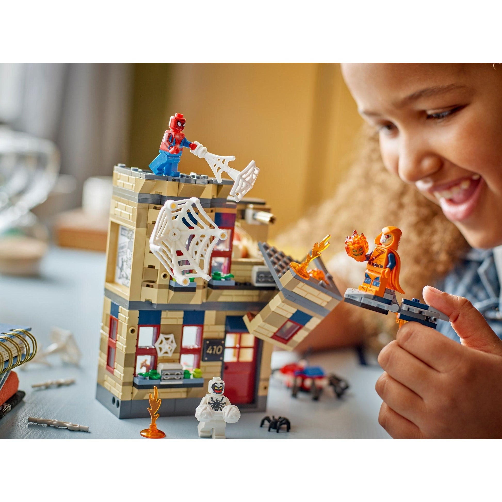 Peter Parker's Apartment | Marvel Super Heroes | 76317