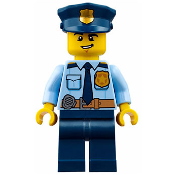 Chemise de police avec cravate bleu foncé et insigne doré, ceinture marron foncé avec radio, pantalon bleu foncé, casquette de police avec insigne doré, sourire en coin | cty0743