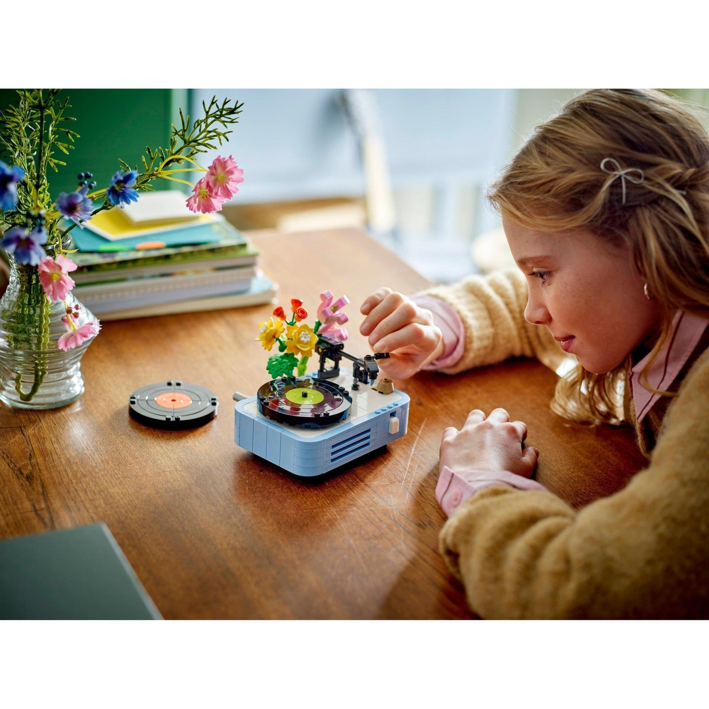Record Player with Flowers | Creator | 31172