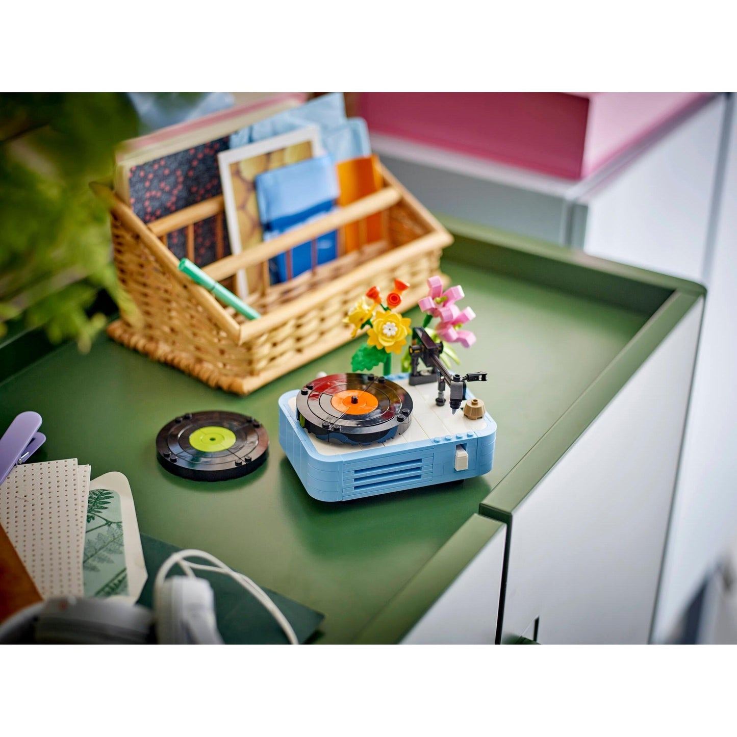 Record Player with Flowers | Creator | 31172