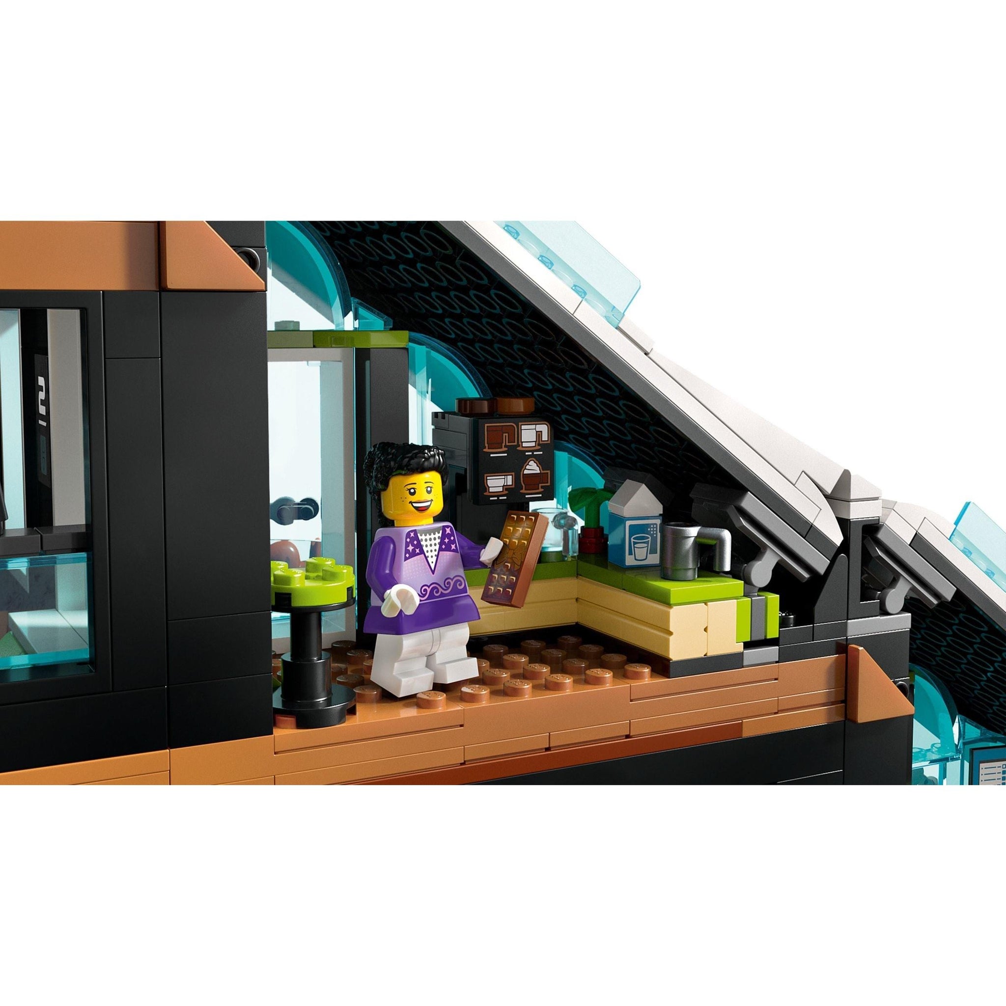 Ski and Climbing Centre | City | 60366