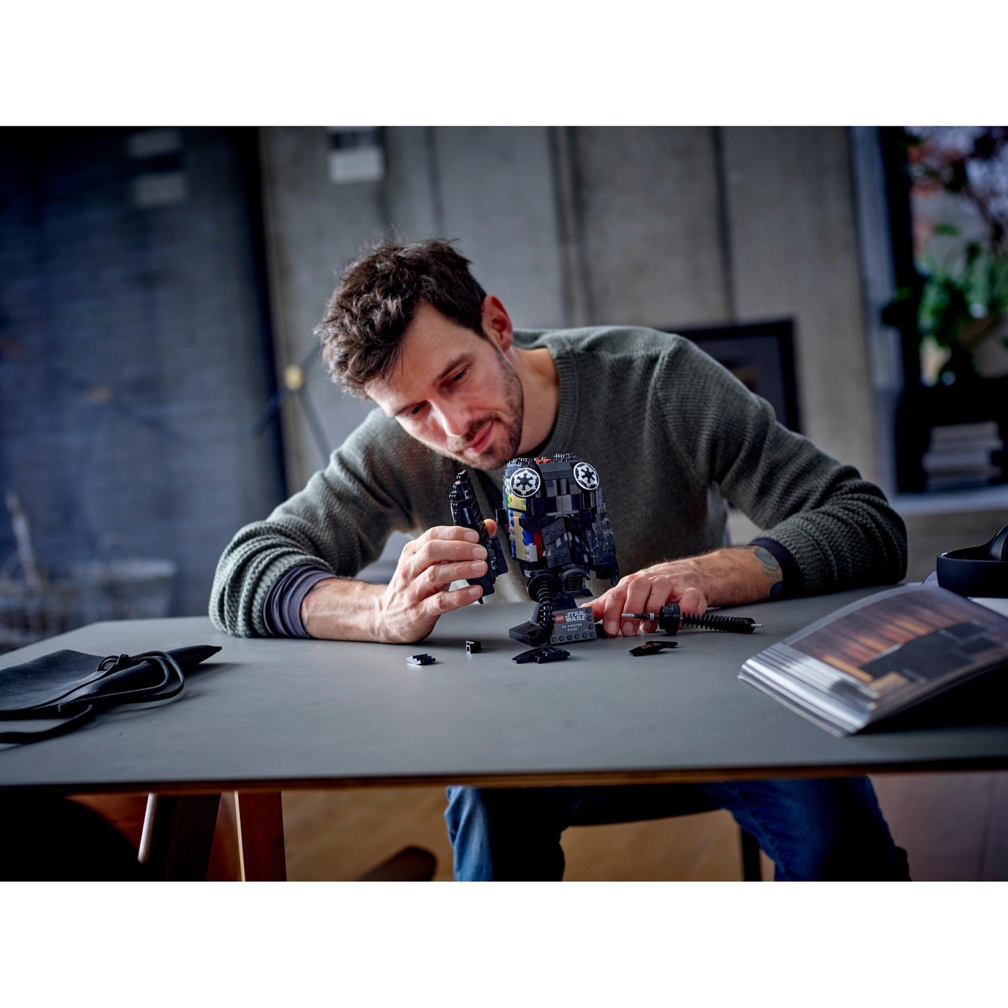 TIE Fighter Pilot Helmet | Star Wars | 75274