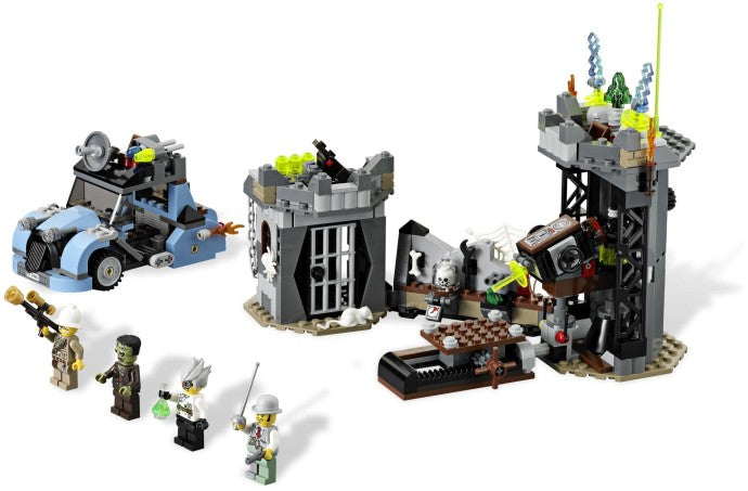 The Crazy Scientist & His Monster | Monster Fighters | 9466