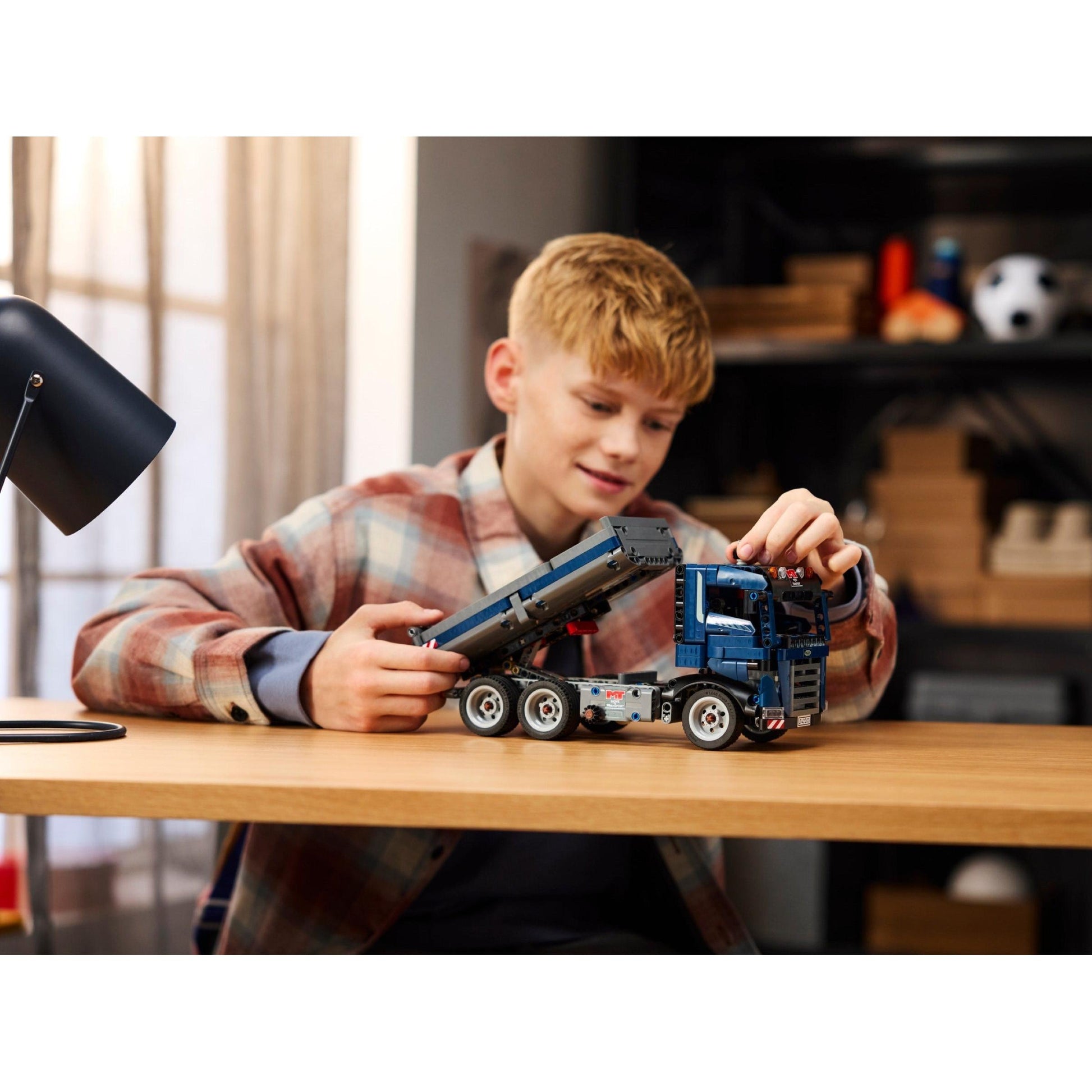 Tipping Dump Truck | Technic | 42203