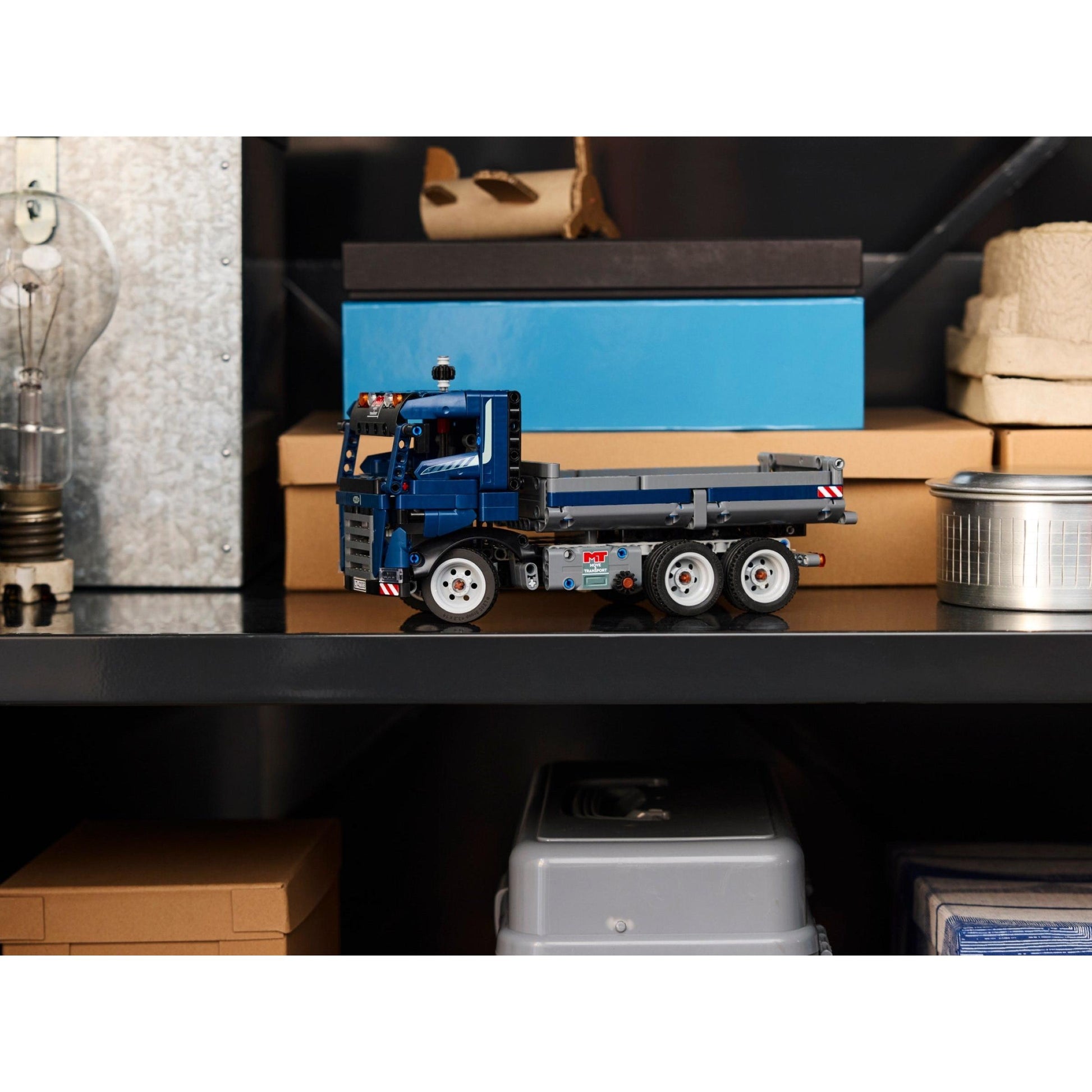 Tipping Dump Truck | Technic | 42203