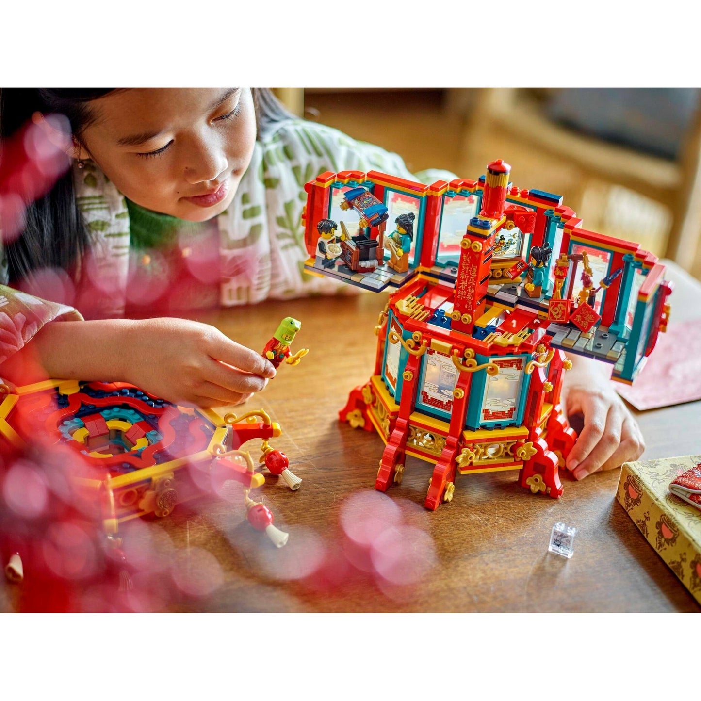 Trotting Lantern | Seasonal | 80116