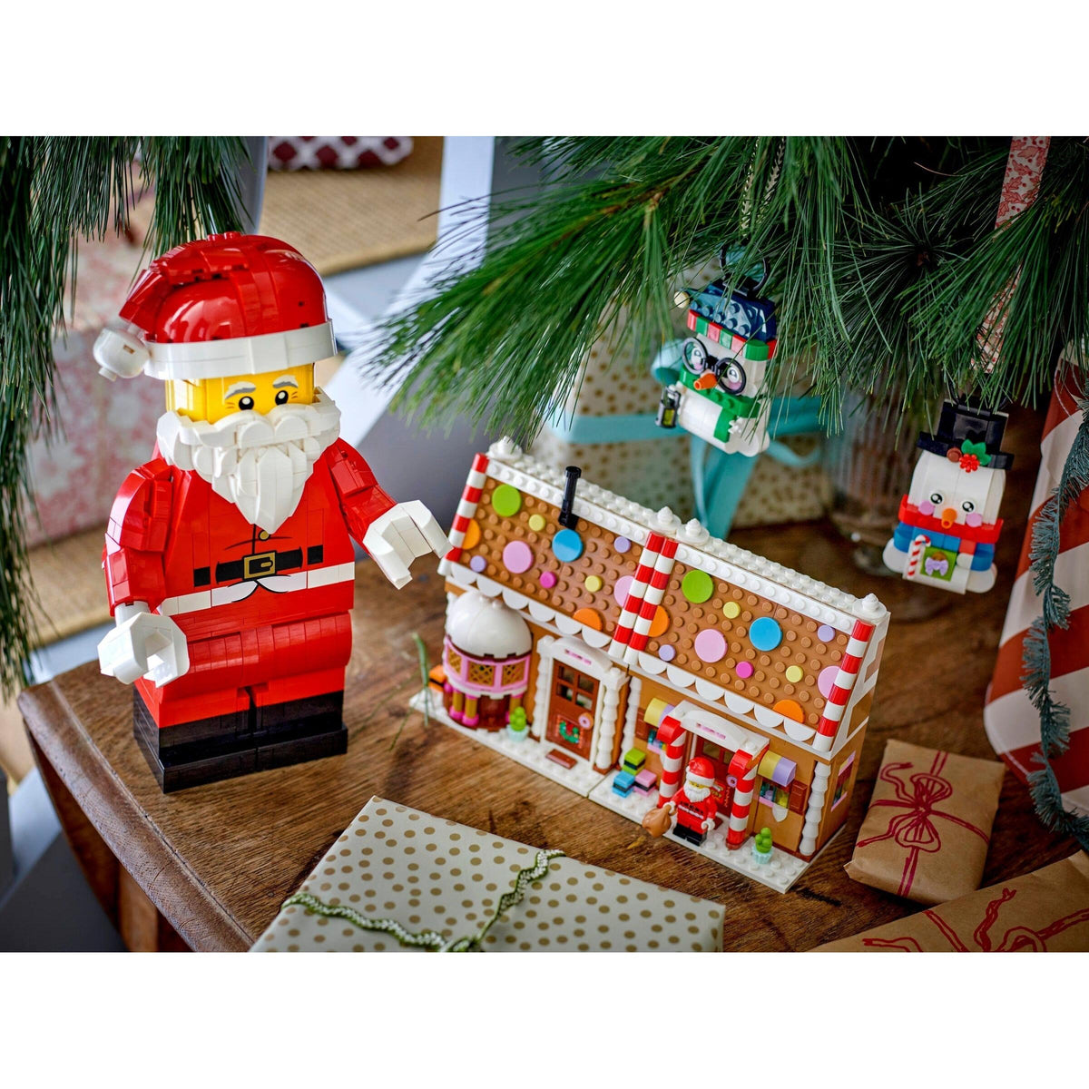 Up-Scaled Santa Minifigure | Seasonal | 40820