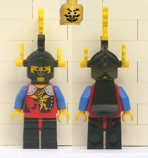 Chevaliers Dragons - Chevalier 2, jambes noires et hanches rouges, casque de dragon noir, plumes jaunes, cape en plastique noir | cas018a
