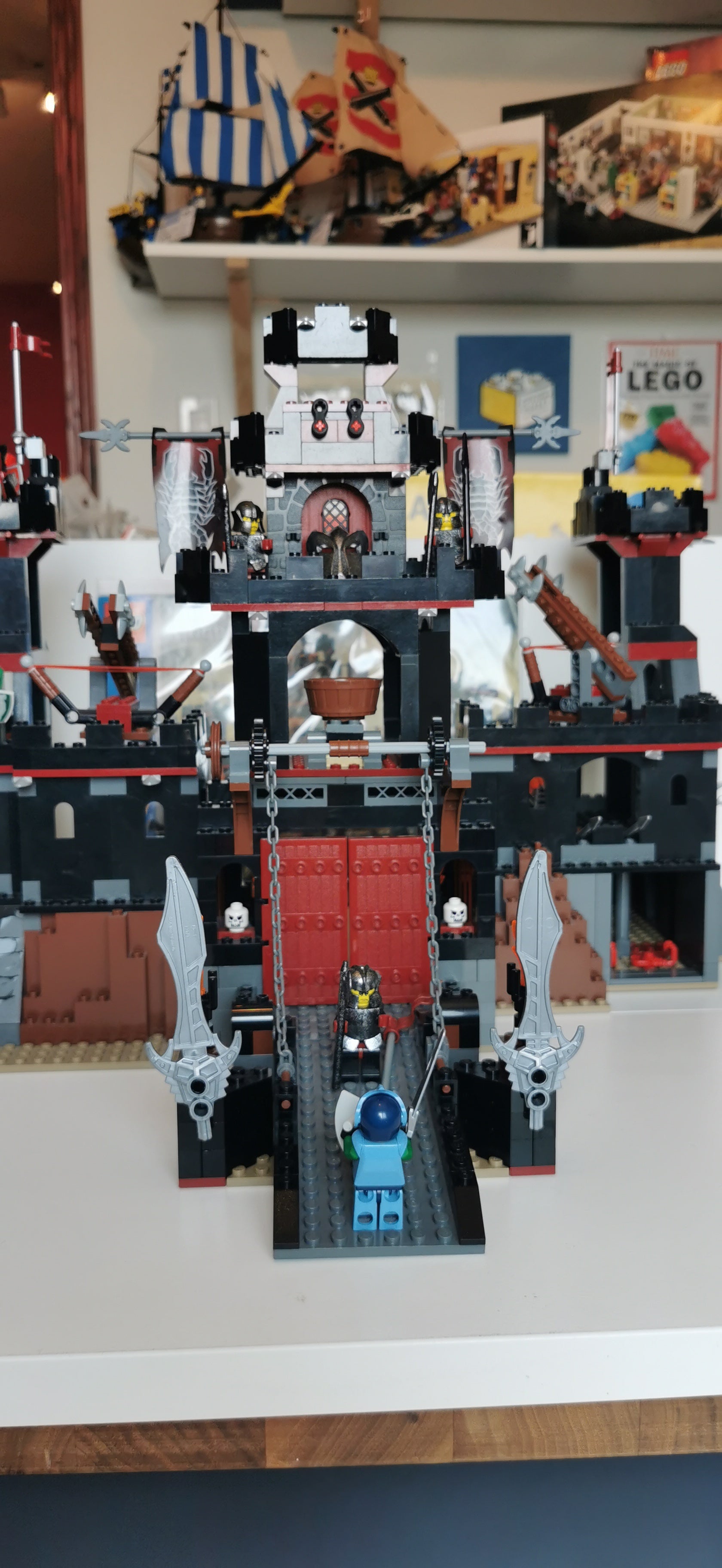Vladek's Dark Fortress | Castle | 8877