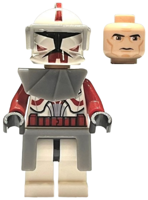 Commandant Fox, soldat clone, Garde de Coruscant (Phase 1) - Visière, épaulière et kama gris bleu foncé, grands yeux, avec un demi-cercle gris bleu clair au-dessus de la ceinture | sw0202a